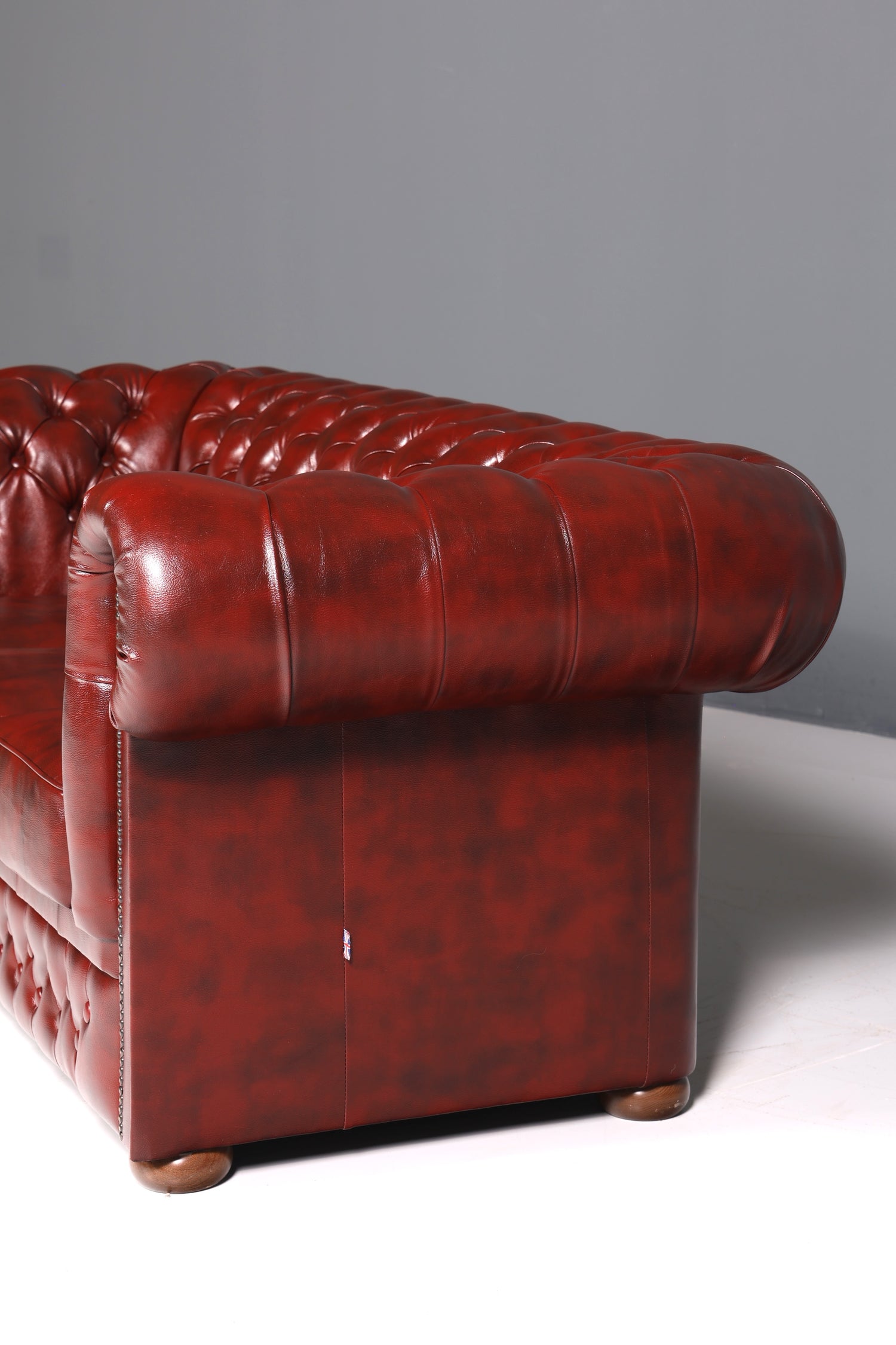 Wunderschönes Original Chesterfield Sofa 3- Sitzer echt Leder Oxblood Couch Englisch