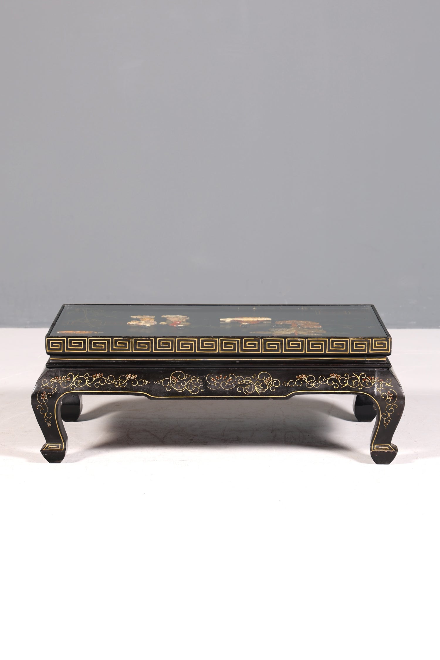 Traumhafter Chinesischer Couchtisch Asia Tisch Ablagetisch mit Asiatischen Motiven