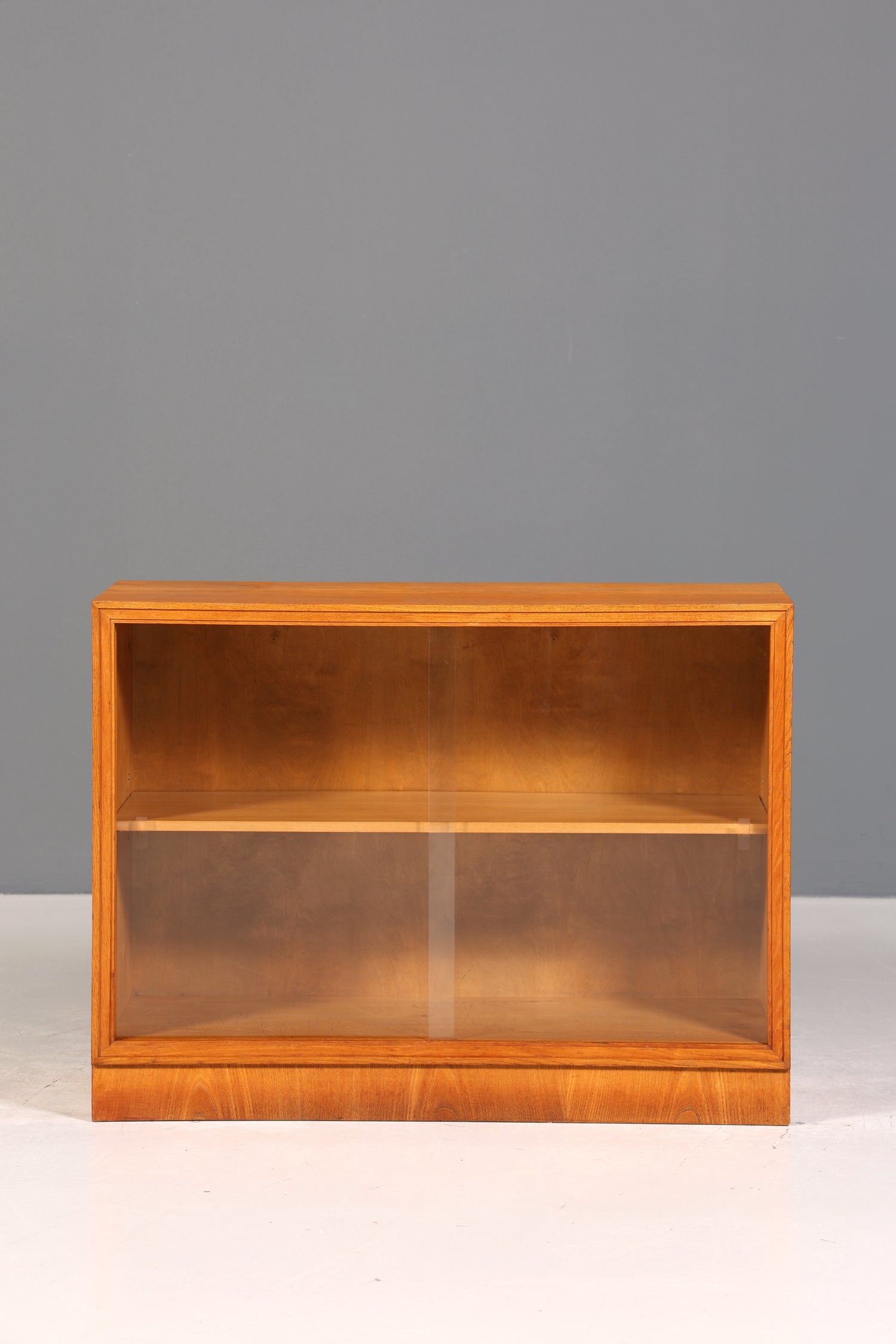 Wunderschöne Mid Century Vitrine Vintage TV Schrank Retro Regal Kommode Bücherregal