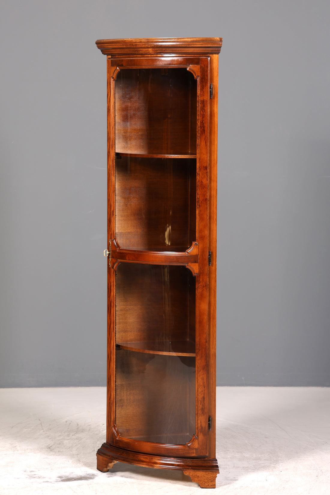 F130 Finish Wunderschöne Englische Eckvitrine Mahagoni Antik 60s echt Holz Schrank Eckschrank Glasvitrine