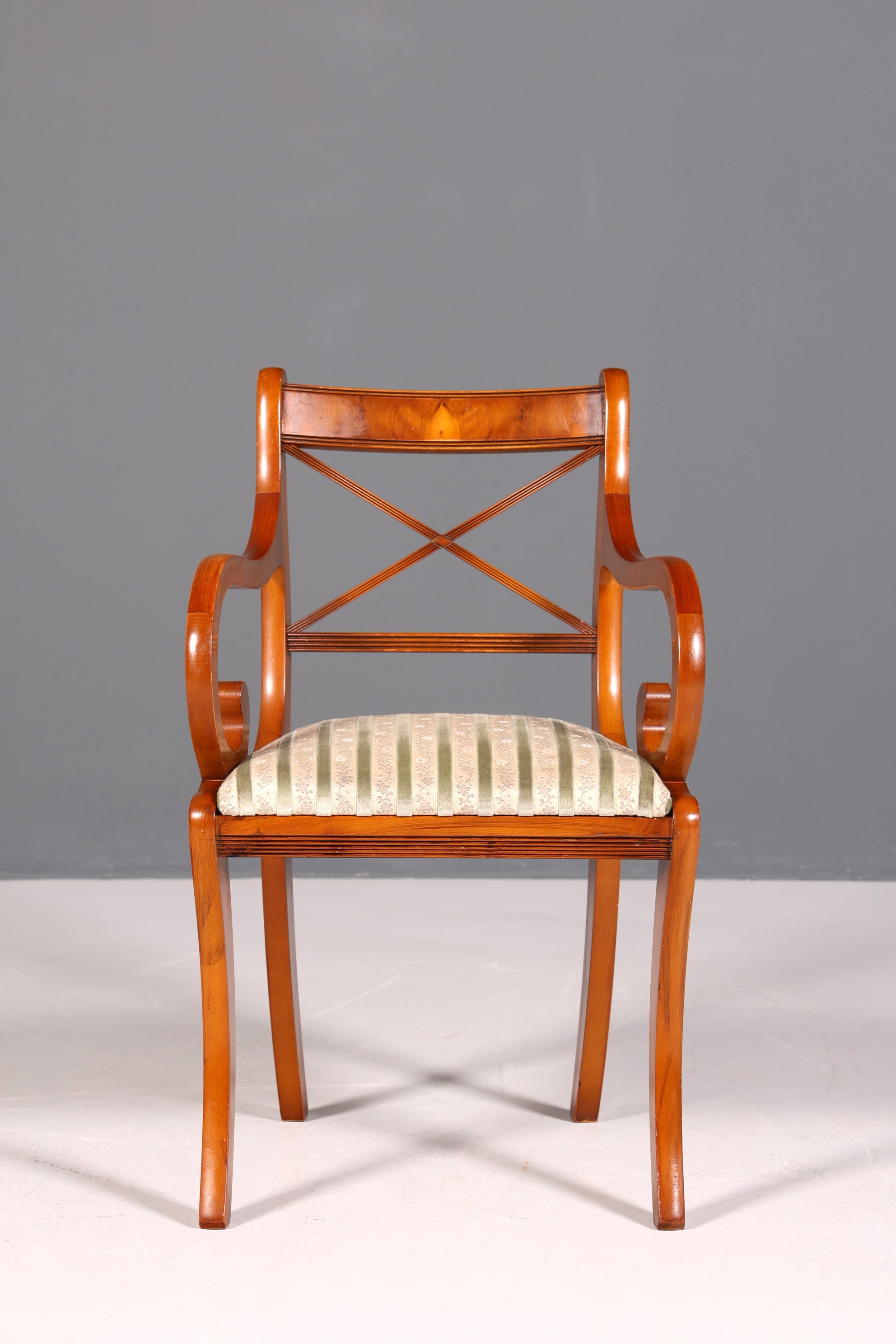 Wunderschöner Englischer Stuhl UK Armlehnstuhl Antik Stil Regency Sekretär Stuhl Eibe Polsterstuhl 1 von 2