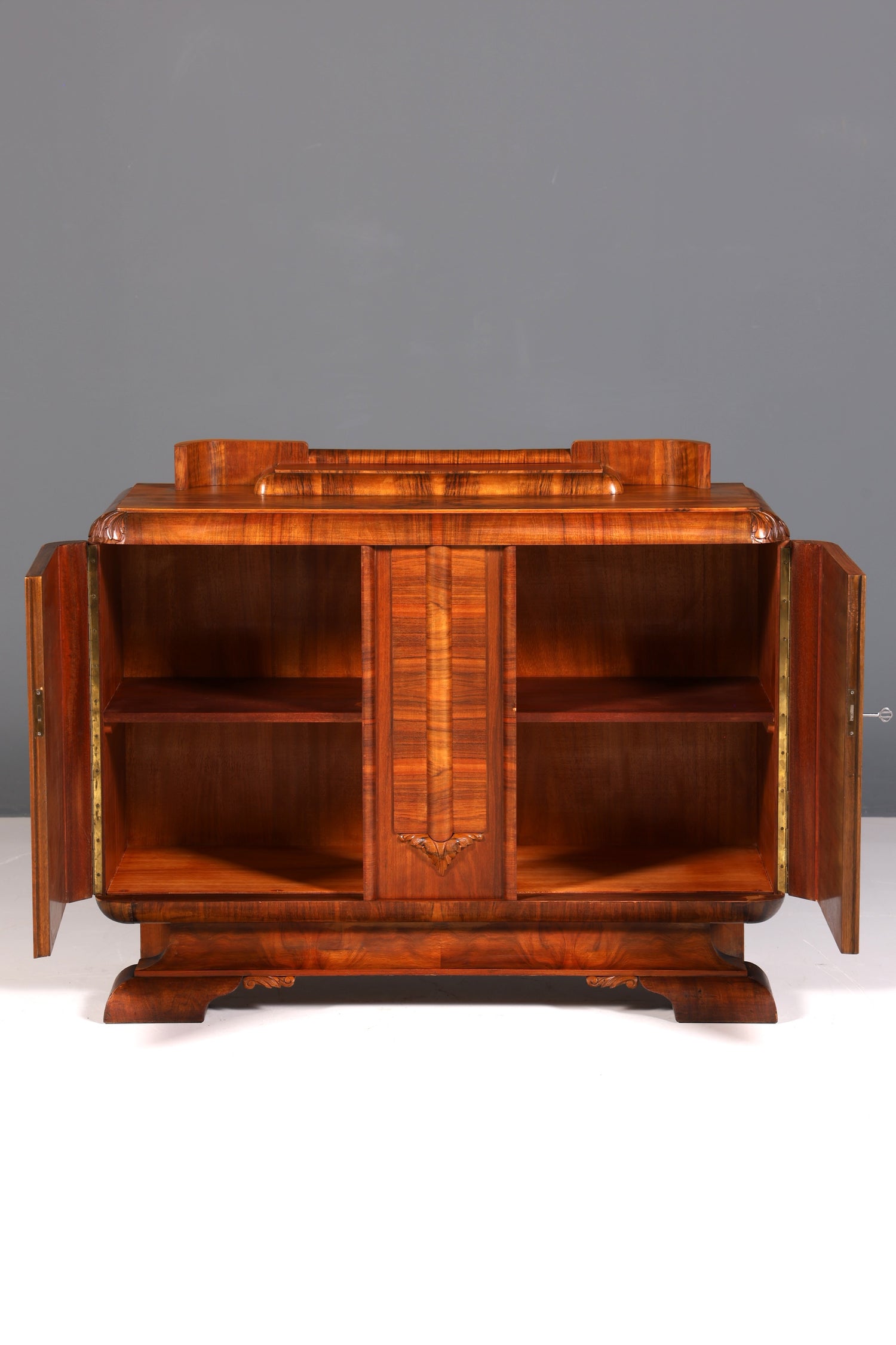 Wunderschöner Original Art Deco Schrank Nussbaum Sideboard massiv Holz Antik Anrichte