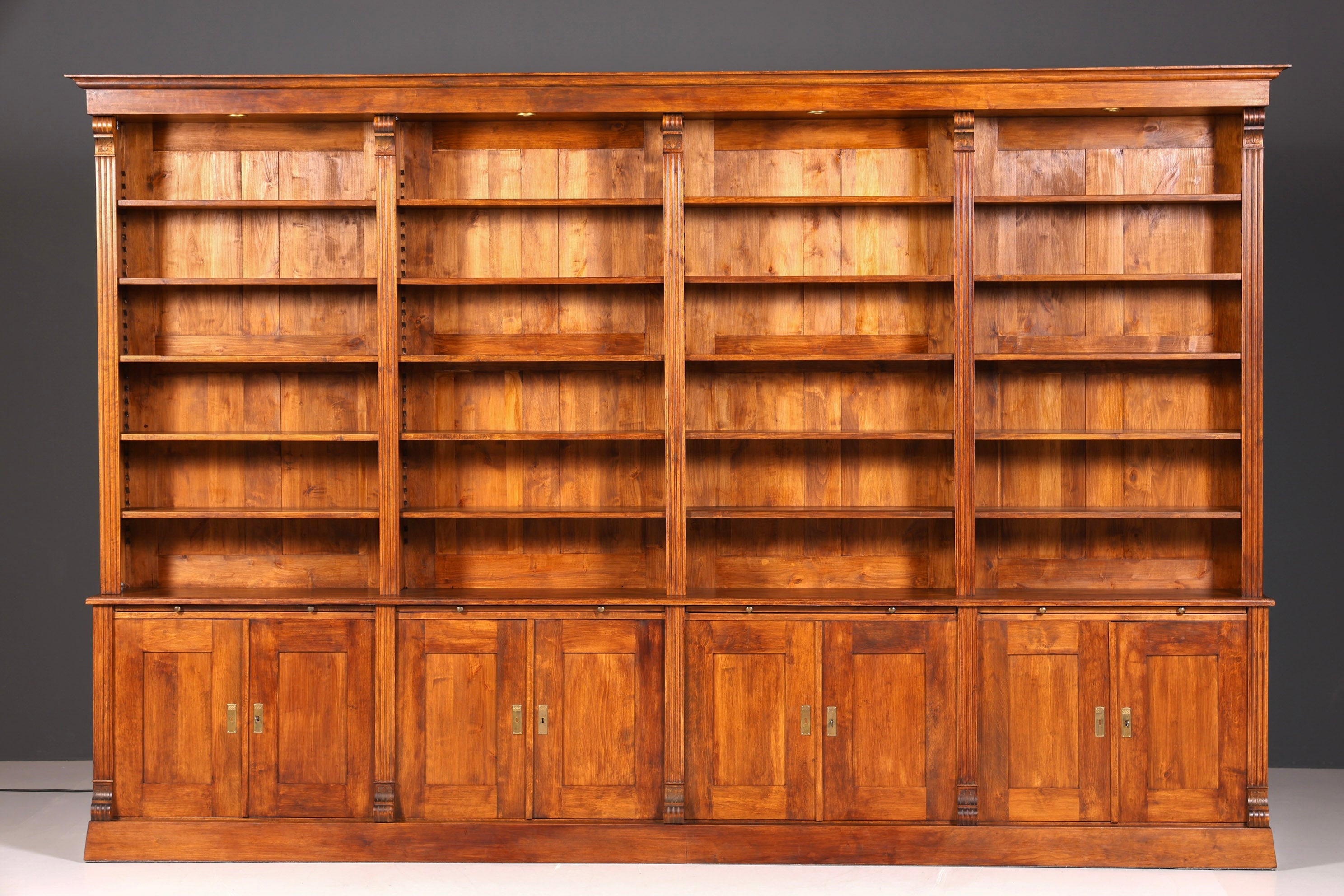 Traumhaftes XXL massiv Holz Regal Kolonial Schrank Antik Stil Bücherregal Kommode Bibliothek Bücherwand