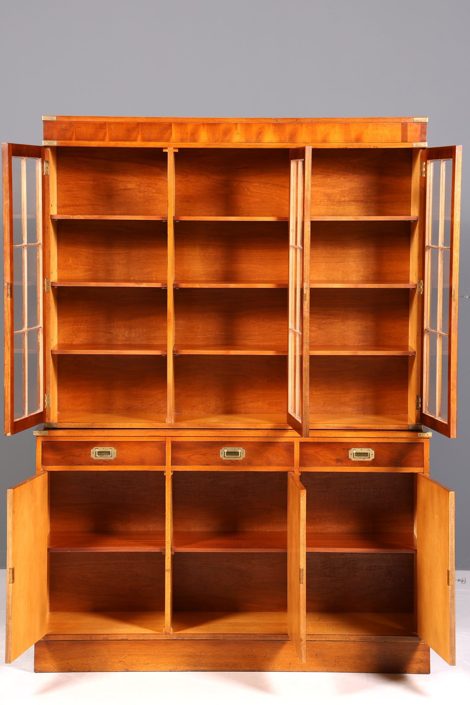 Wunderschöner Maritimer Vitrinenschrank Englischer Schrank echt Holz Bibliothek Englische Anrichte