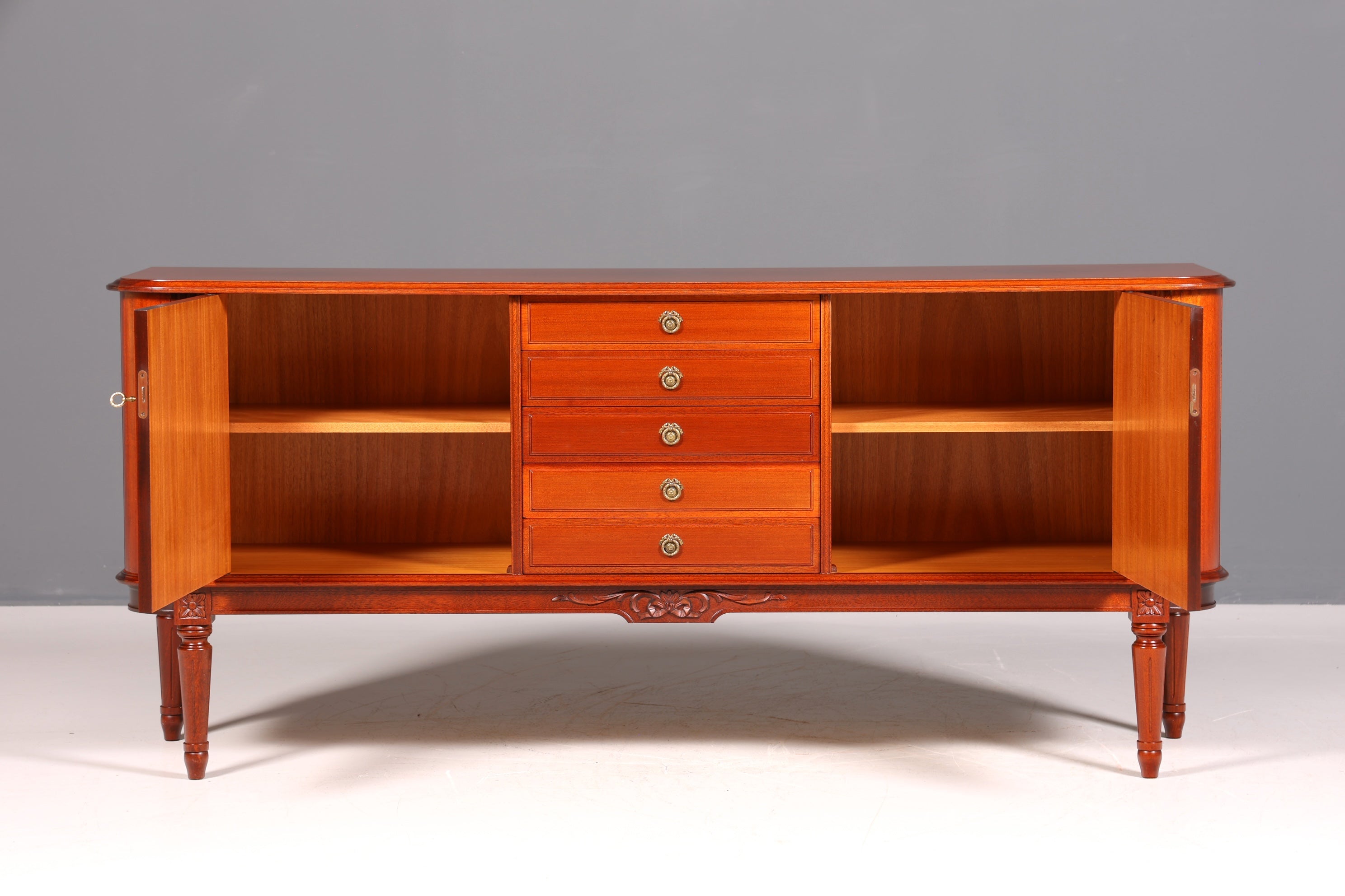 Traumhaftes Sideboard im Gustavianischer Stil Kommode TV Schrank Antik 60s
