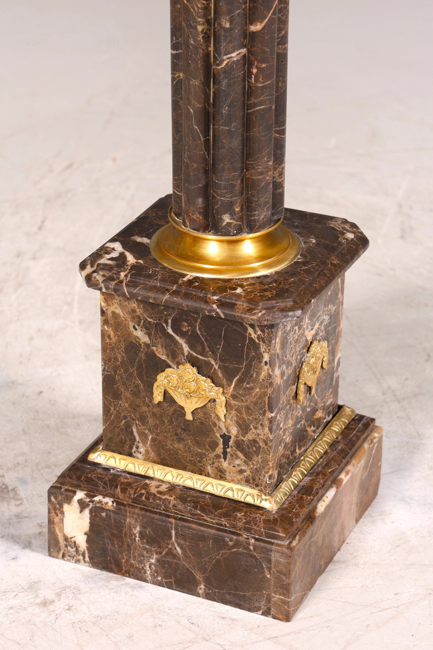 Edle Barock Stil Säule Louis XV Marmor Blumensäule Naturstein Sockel Ablage