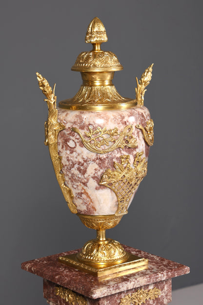 Wunderschöne Barock Stil Säule mit Vase Louis XV Marmor Blumensäule Naturstein Sockel Ablage