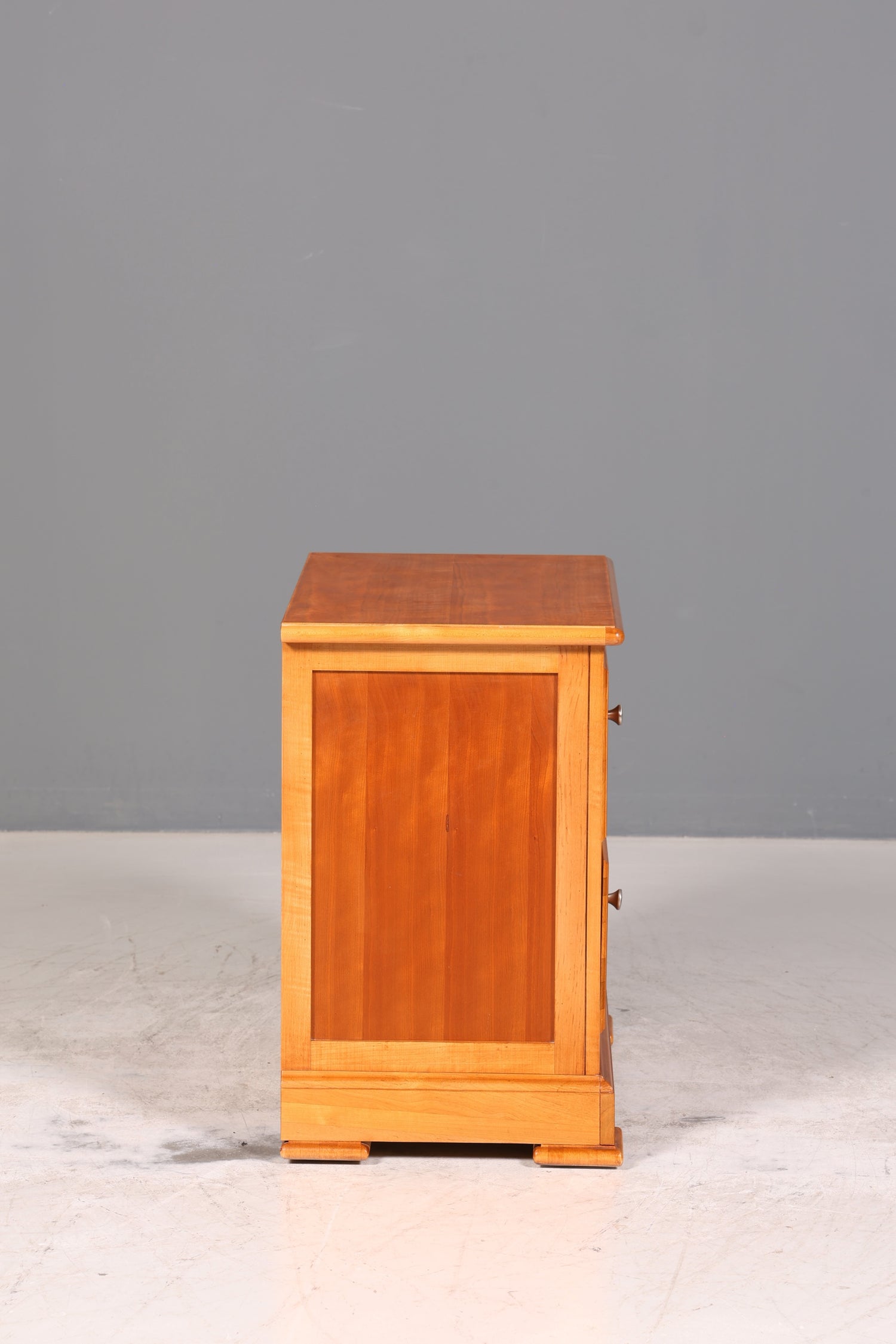 Wunderschöne Kommode der Marke Drexel Heritage Antik Stil Nachttisch USA Schlafzimmer Kommode 1 von 3