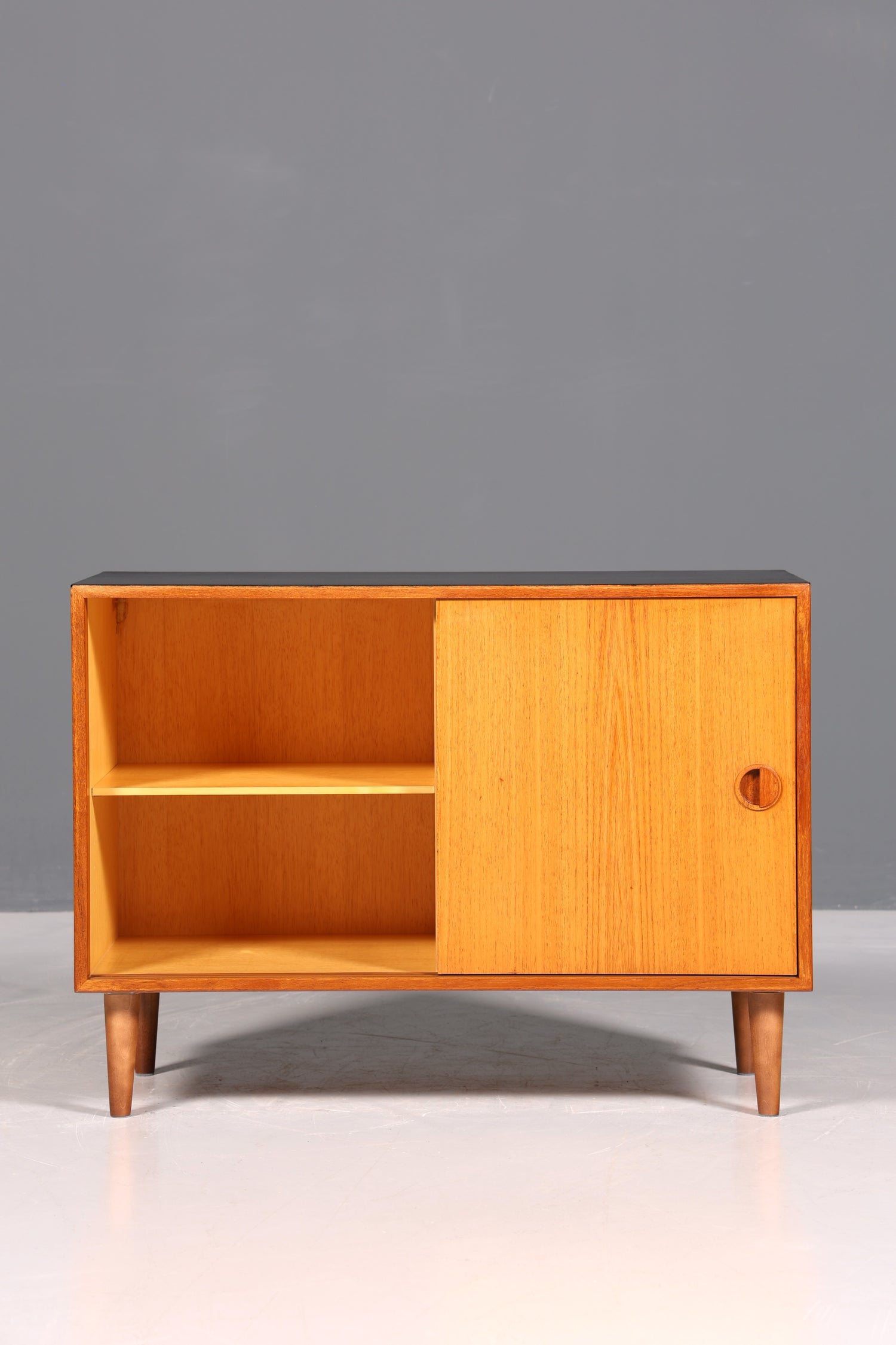 Traumhafter Mid Century Schrank Teak Holz Schiebetür Kommode Sideboard Flurschrank