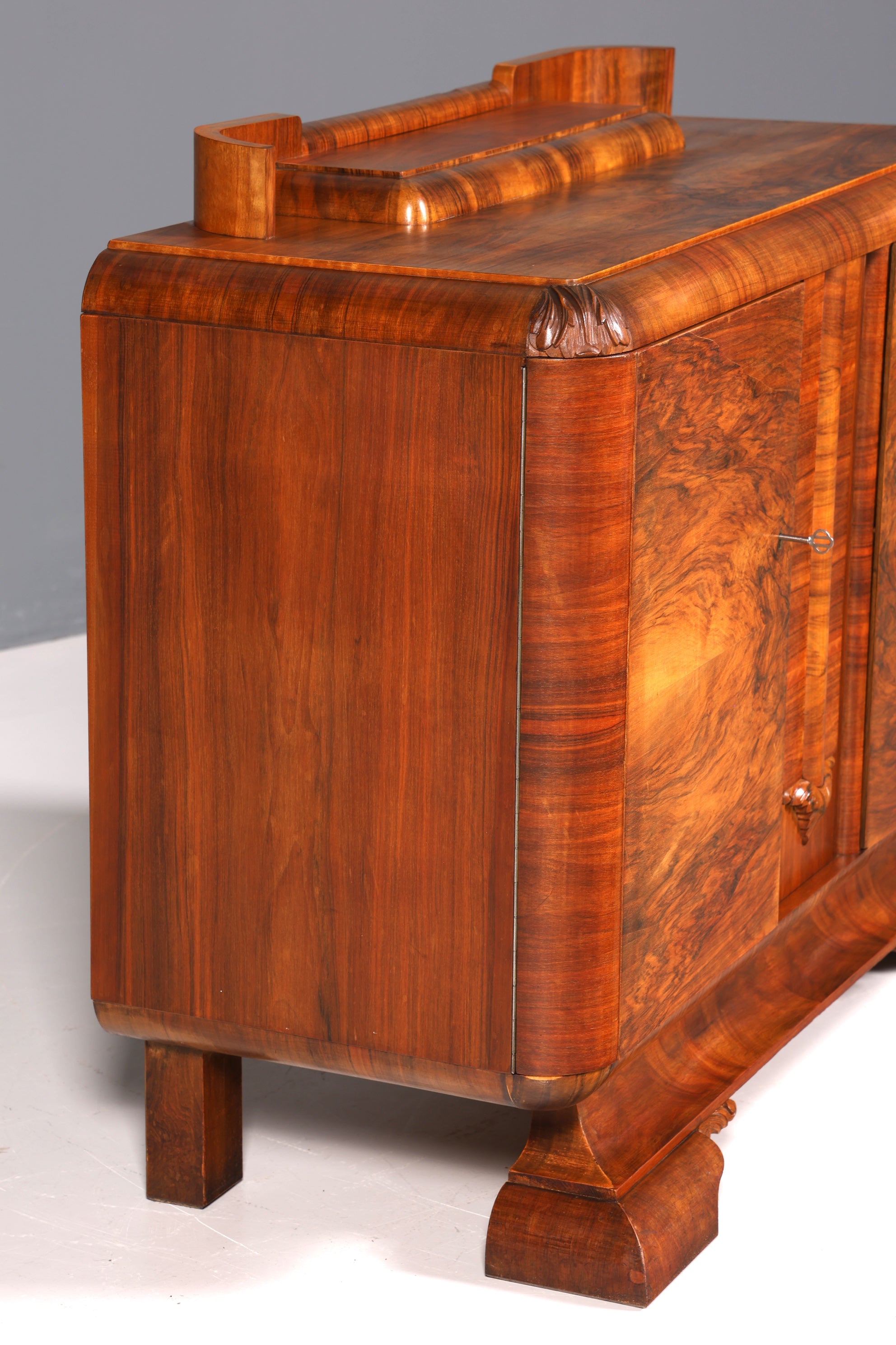 Wunderschöner Original Art Deco Schrank Nussbaum Sideboard massiv Holz Antik Anrichte