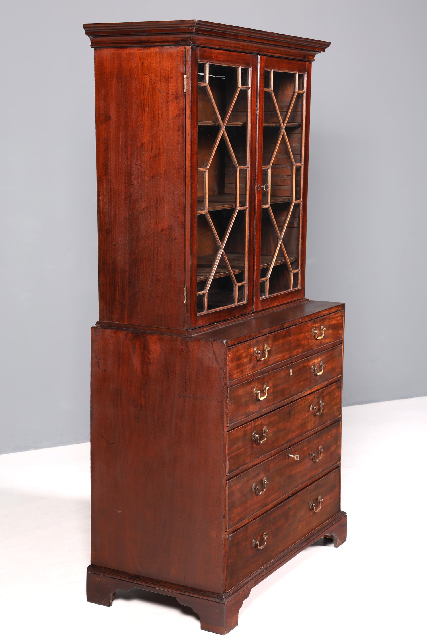 Wunderschöne Englische Antik Vitrine um 1700 George III Mahagoni Bücherschrank Buffet Glasvitrine Kommode