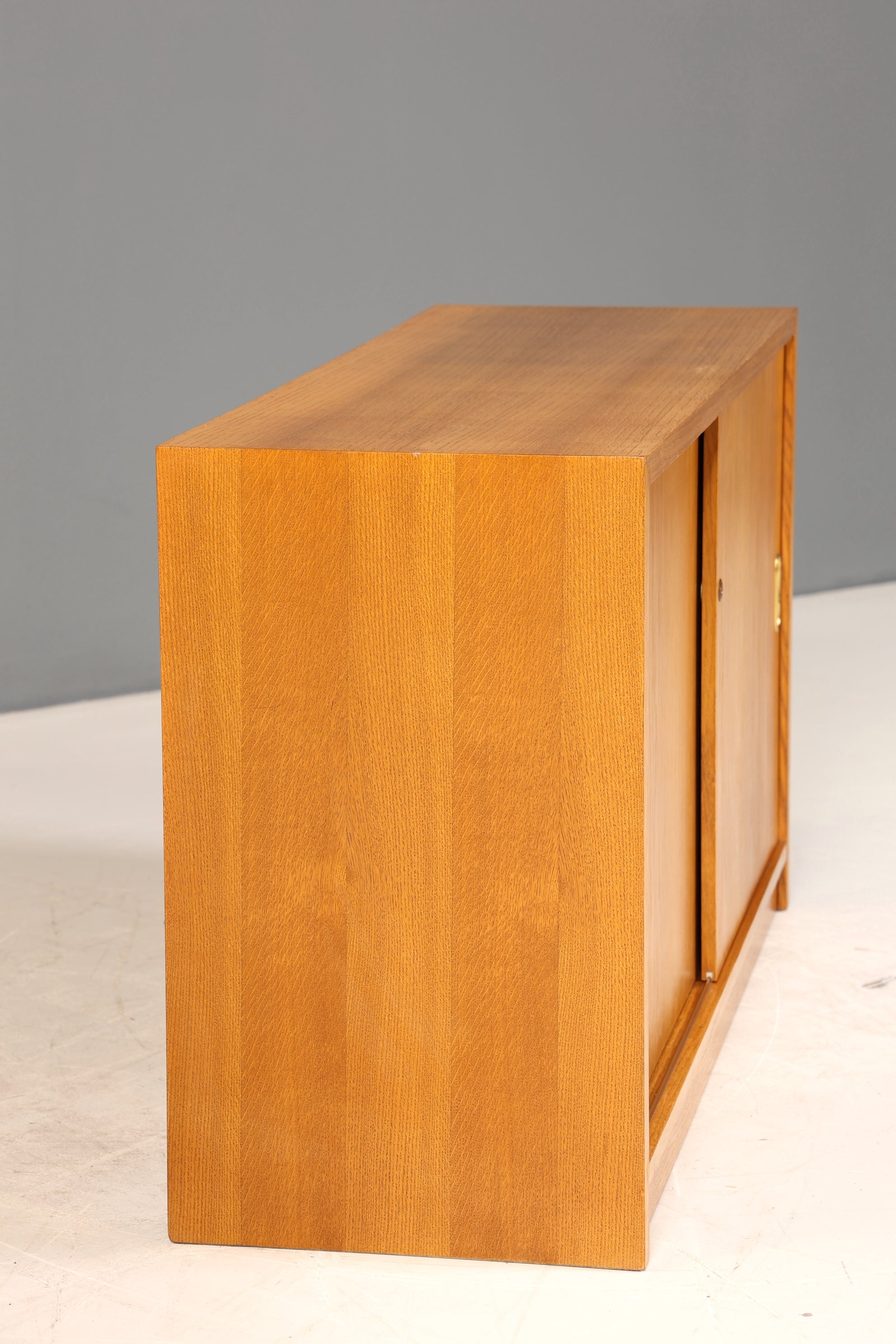 Wunderschöne Mid Century Kommode Vintage Schiebetür WB Schrank 60er Jahre 1 von 4
