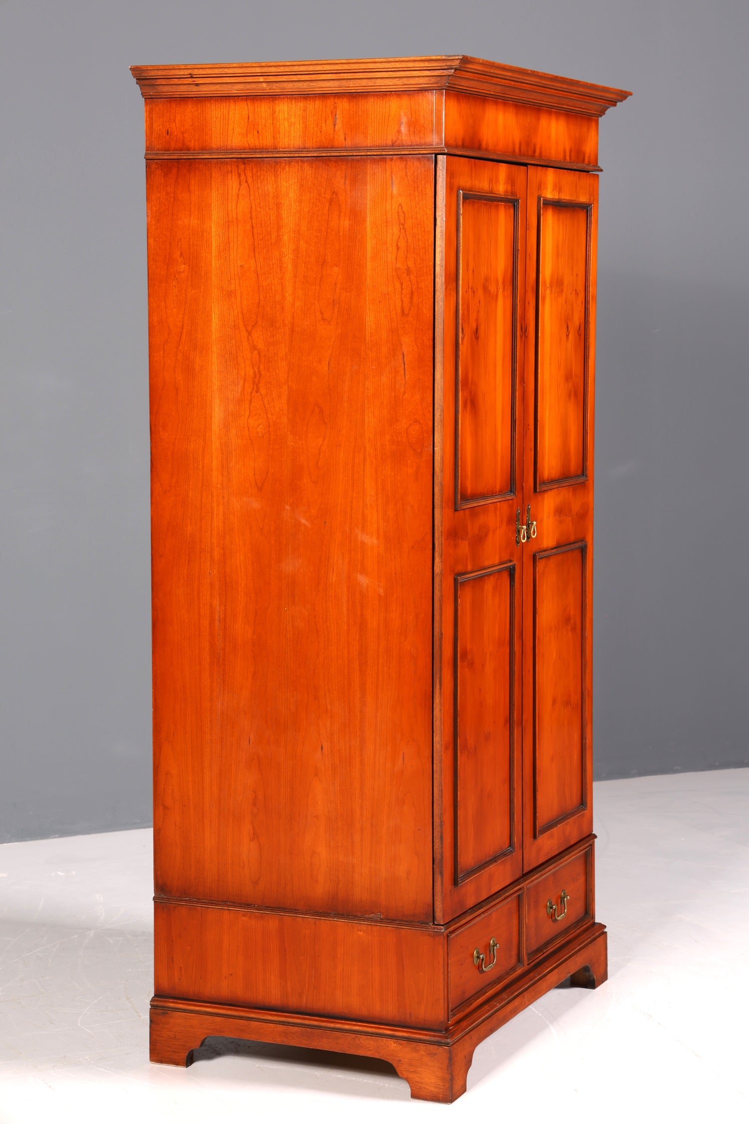 Wunderschöner Englischer Schrank Rosjohn Reproductions Kleiderschrank Englisch Antik Wäscheschrank 60s Dielenschrank