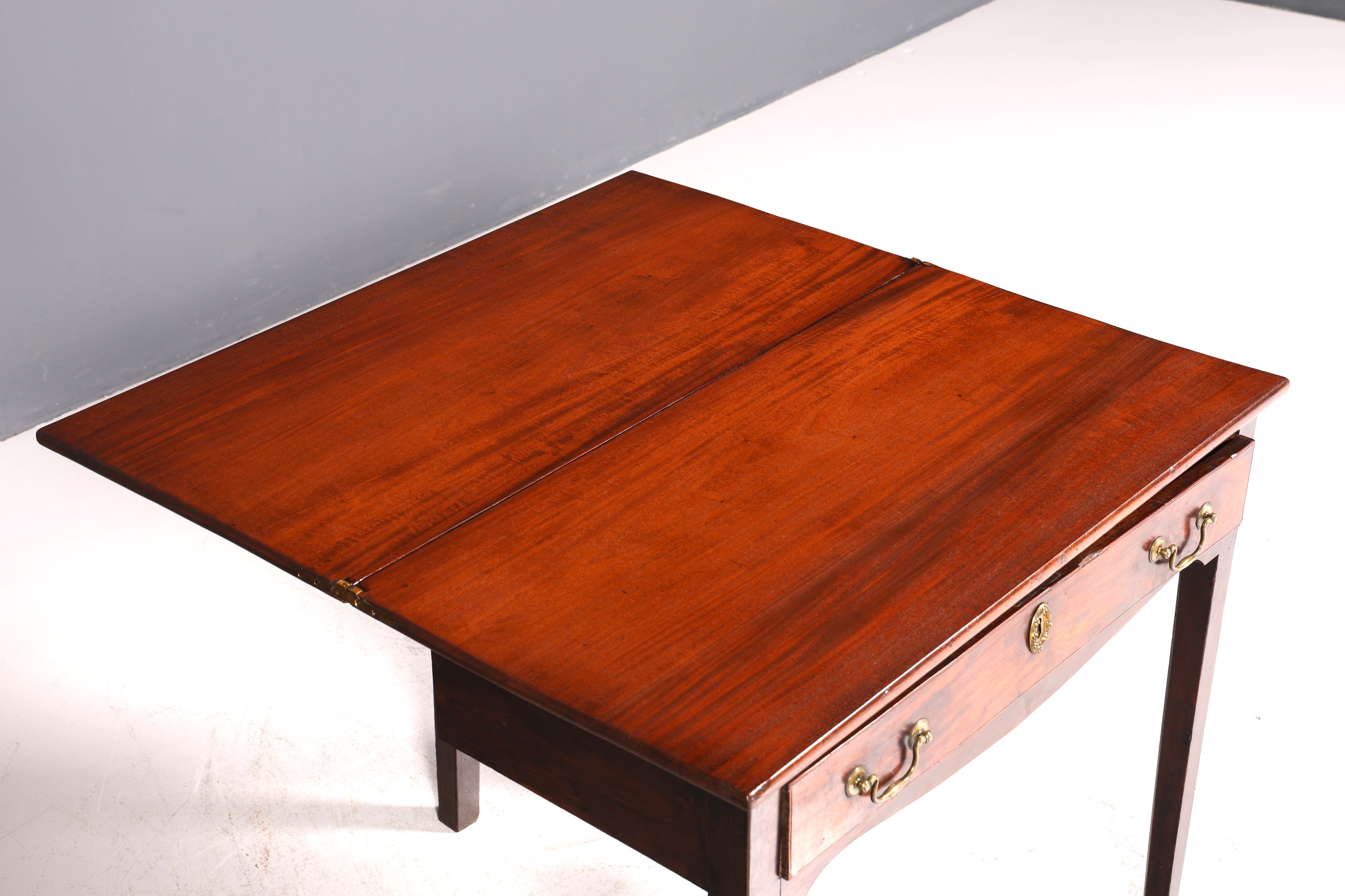 Traumhafter Englischer Tisch ausklappbarer Konsolentisch Schreibtisch echt Holz Antik Spieltisch Küchentisch Esstisch