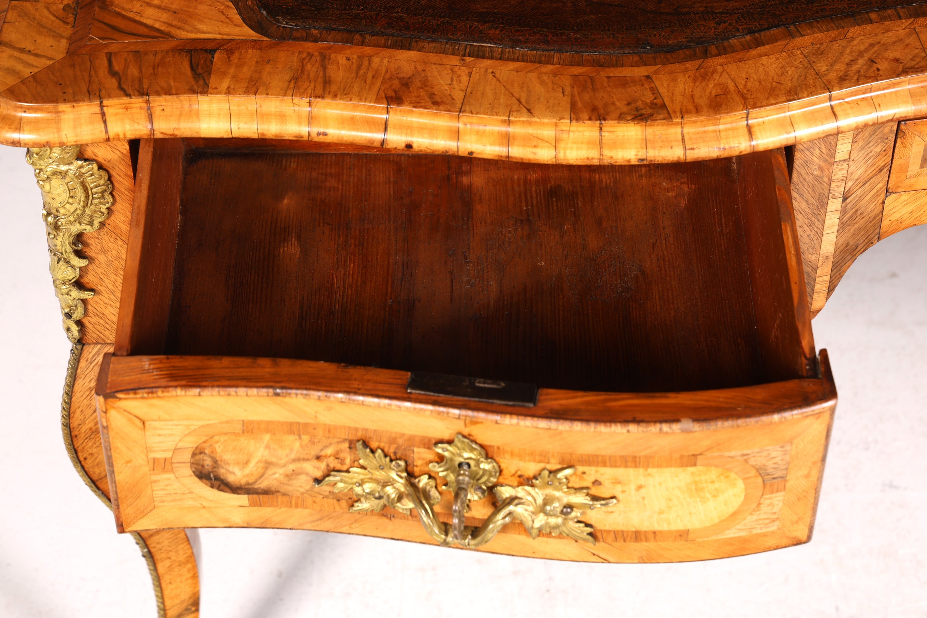 Majestätischer Original Louis XV Schreibtisch 1780 Bureau Plat French Desk echt Leder Antik Bürotisch Office Desk