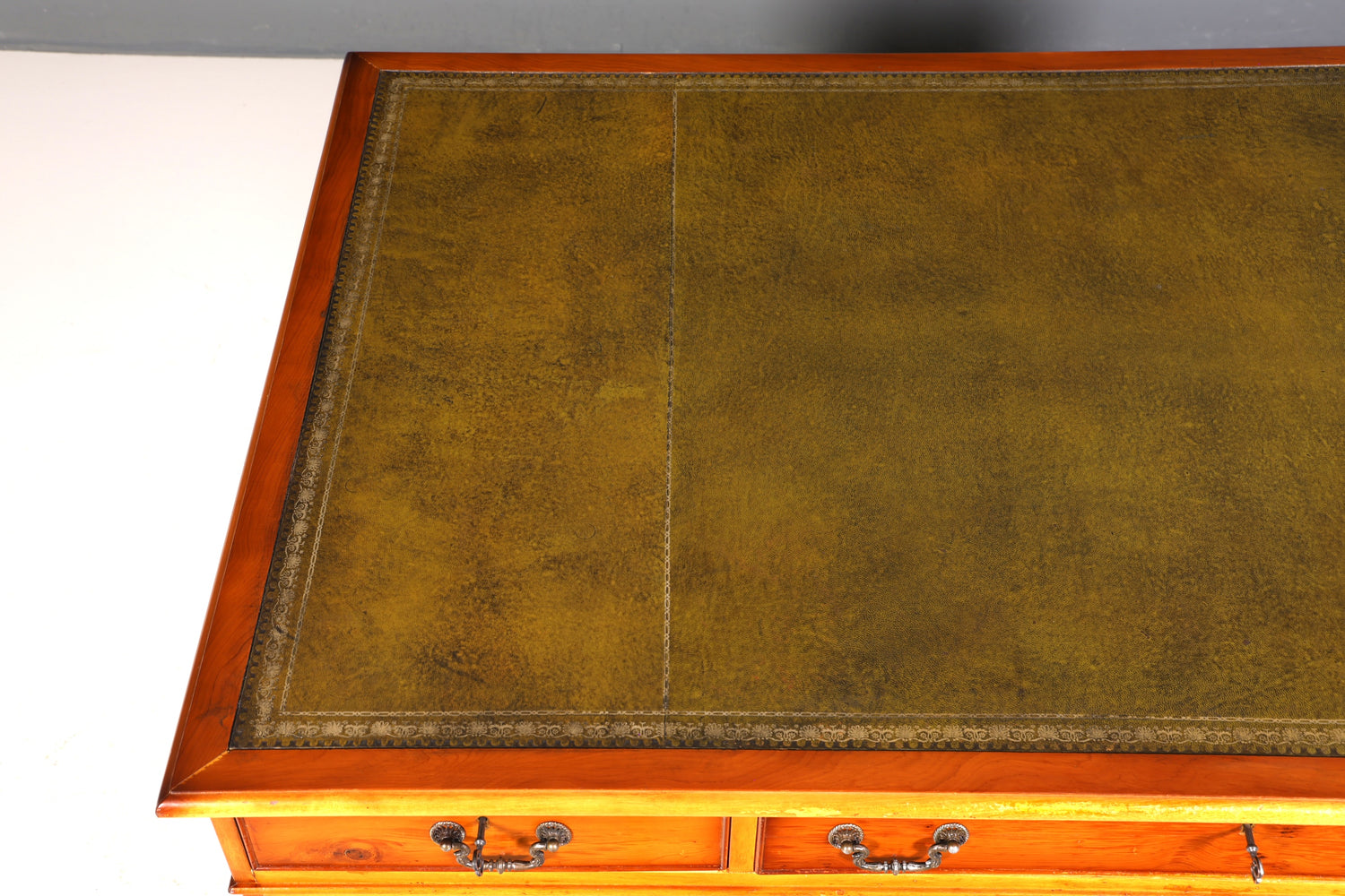 Wunderschöner Englischer Schreibtisch Eibe Lederauflage Bürotisch Antik Stil Office Desk