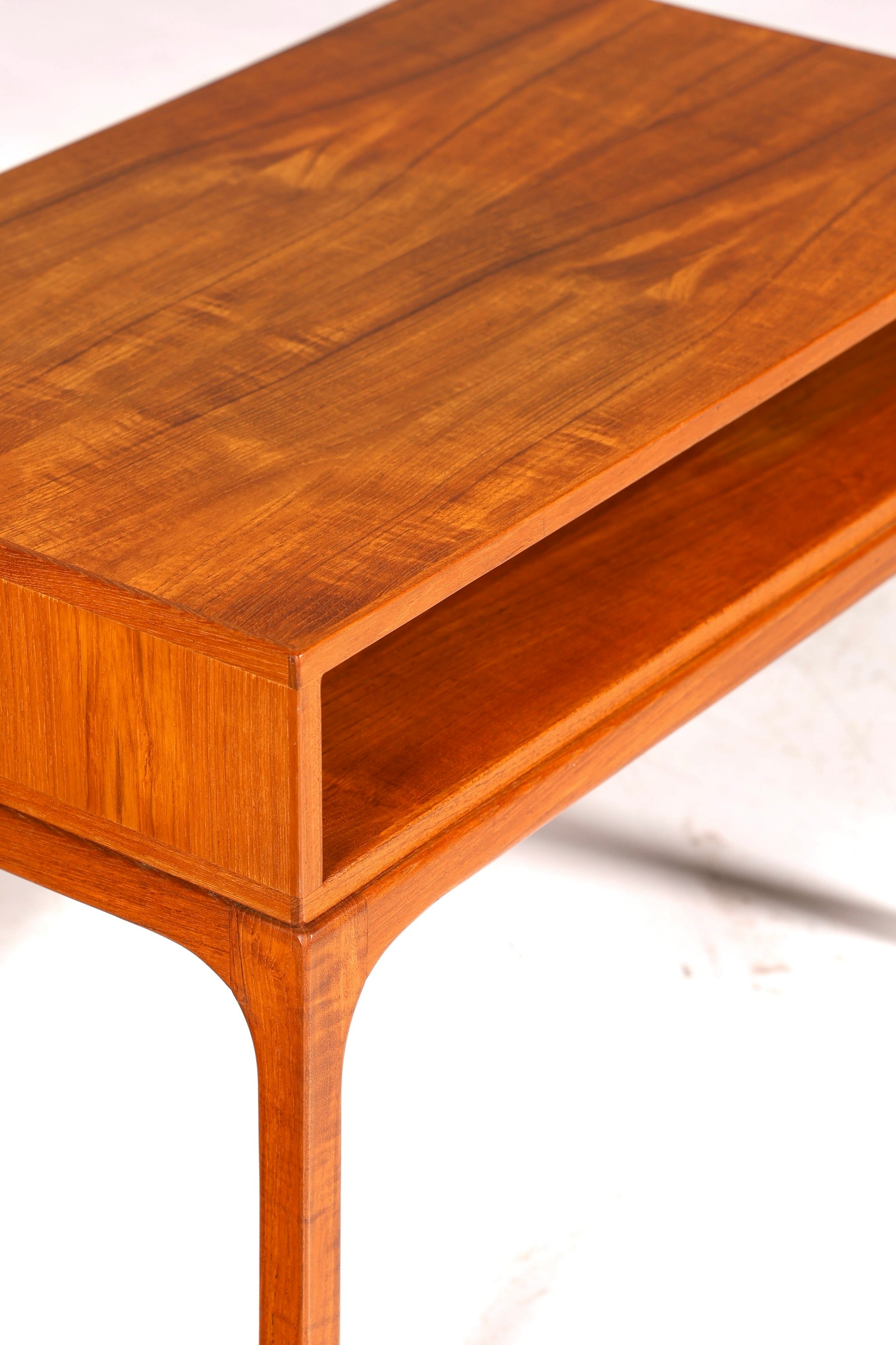 Wunderschöner Aksel Kjersgaard Beisteltlisch Mid Century Ablage Tisch Teak Holz Danish Design Nachttisch