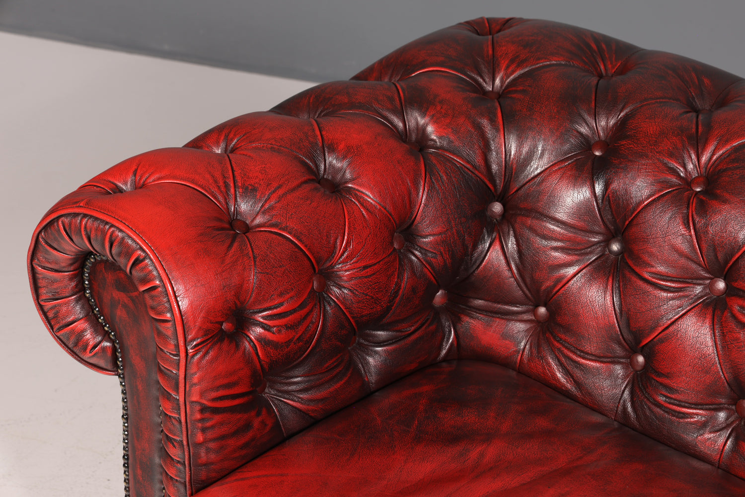 Wunderschönes Original Chesterfield 2er Sofa Englisch Oxblood Leder 2- Sitzer Couch 2 von 2