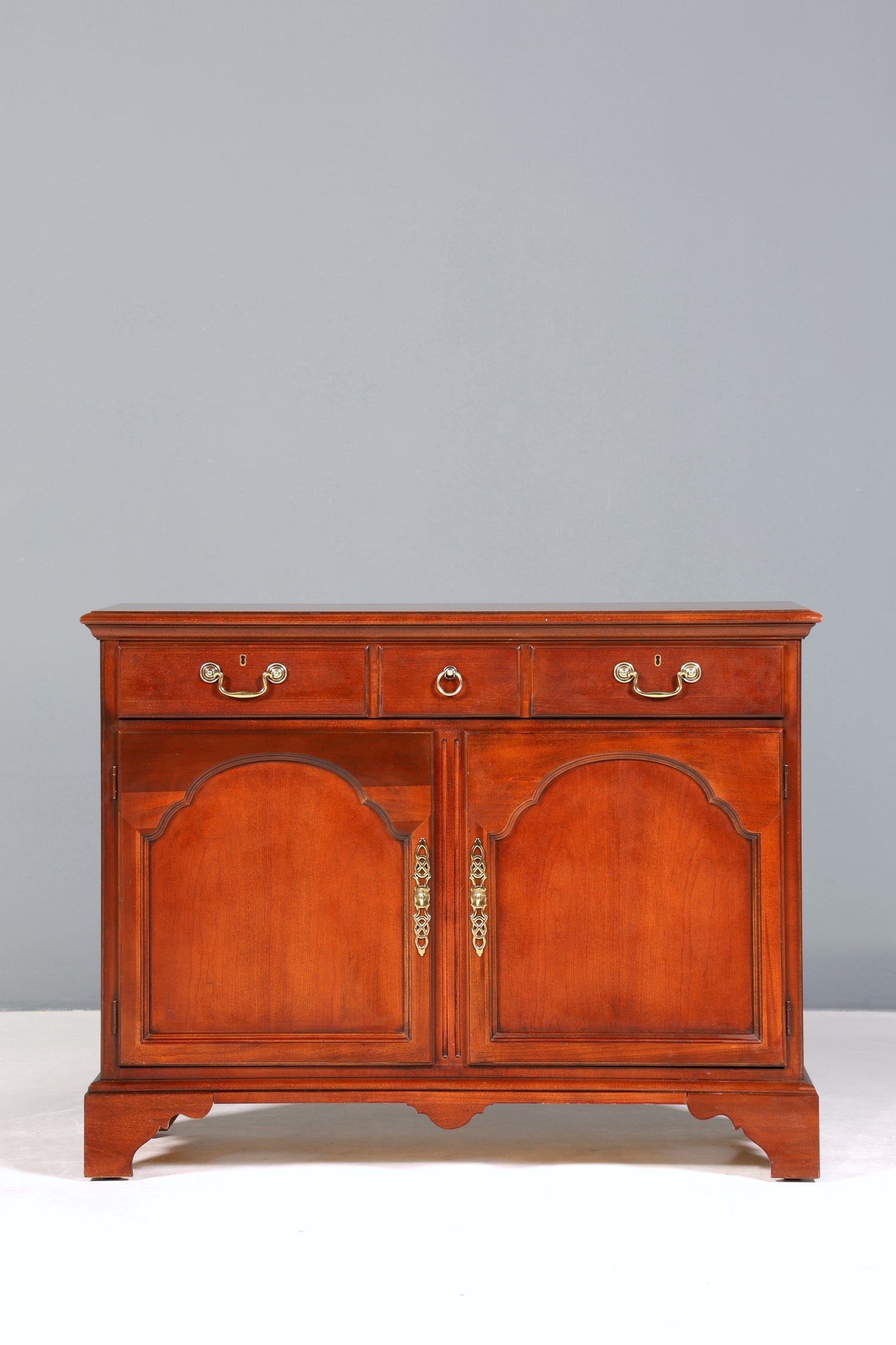 Wunderschönes Sideboard der Marke Drexel Heritage Antik Stil Schrank Kommode USA Anrichte