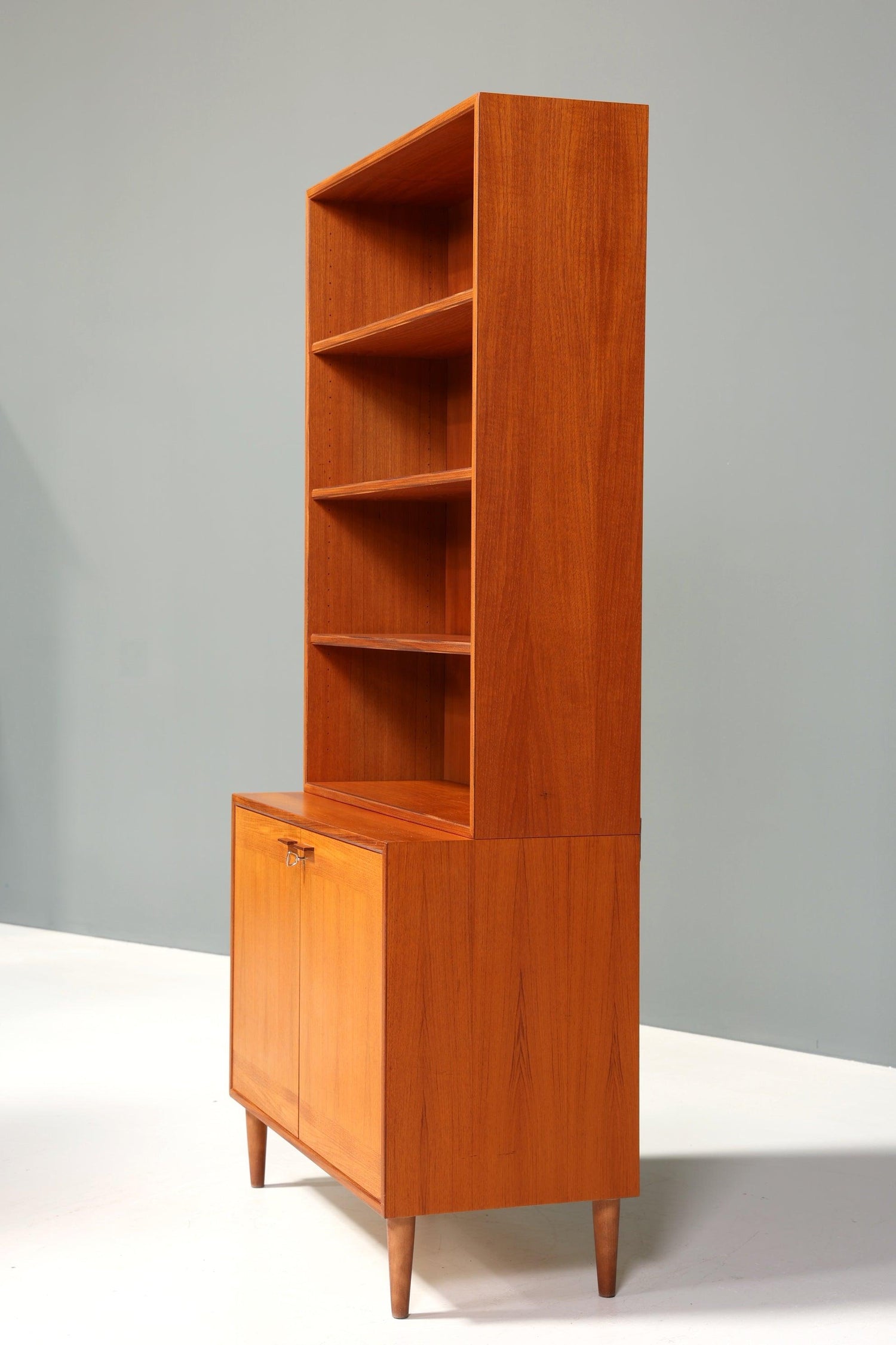Stilvolles Mid Century Bücherregal Danish Design Teak Holz Schrank Retro Kommode &quot;Made in Denmark&quot; Regal