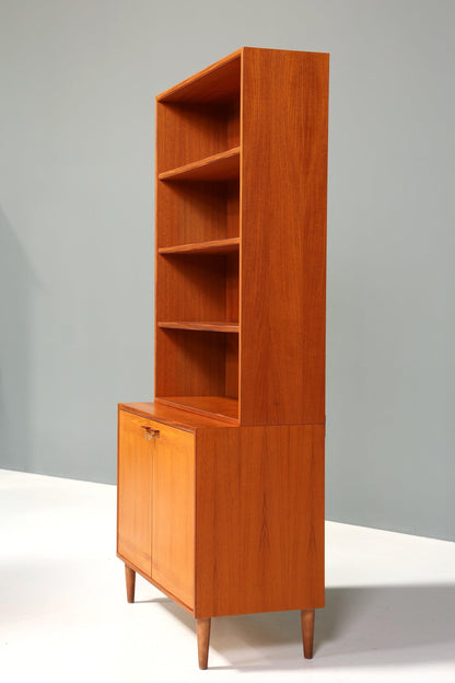 Stilvolles Mid Century Bücherregal Danish Design Teak Holz Schrank Retro Kommode &quot;Made in Denmark&quot; Regal
