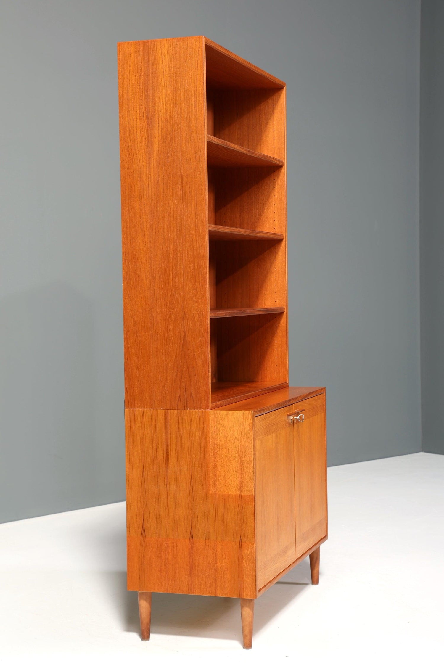 Stilvolles Mid Century Bücherregal Danish Design Teak Holz Schrank Retro Kommode &quot;Made in Denmark&quot; Regal