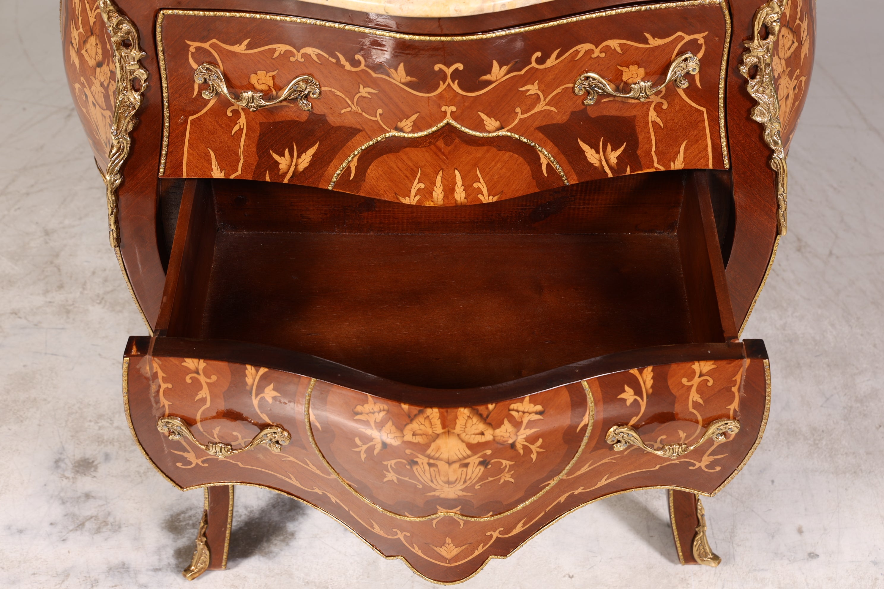 Königliche Bauchige Barock Stil Kommode Messing Marmor Louis XV Sideboard Antik Stil