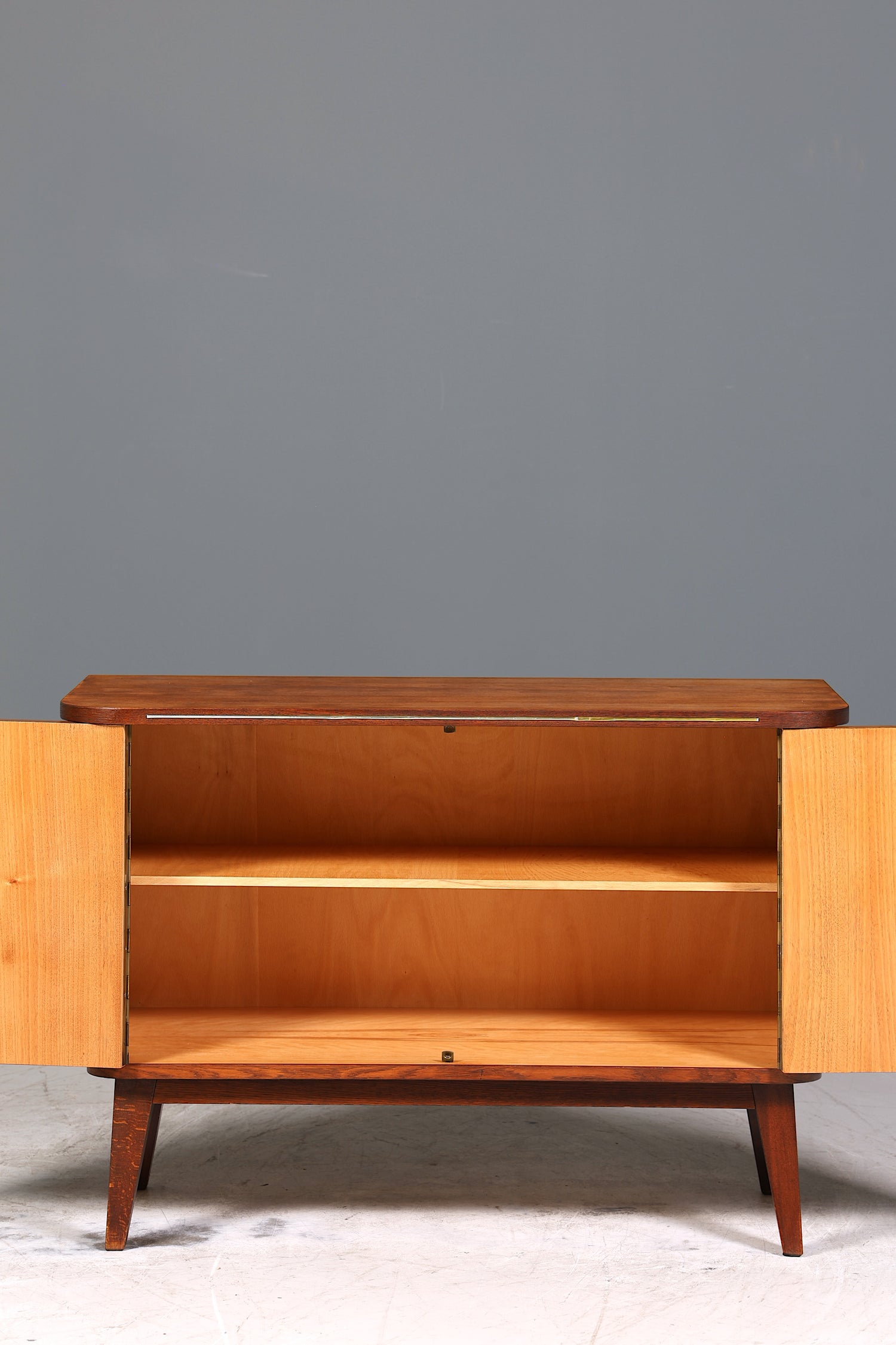 Schlichter Mid Century Schrank Vintage Retro Kommode TV Schrank Flurkommode