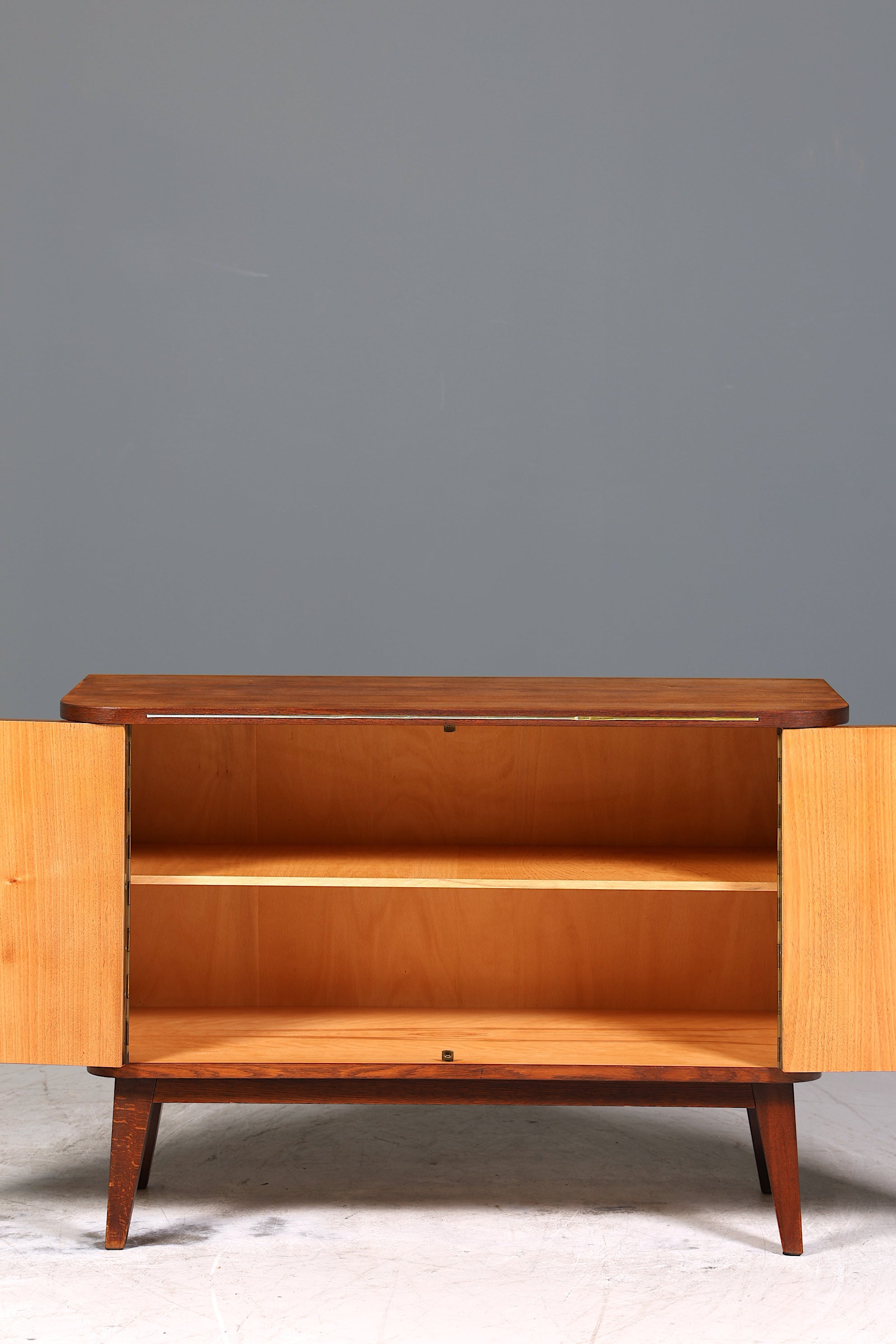 Schlichter Mid Century Schrank Vintage Retro Kommode TV Schrank Flurkommode