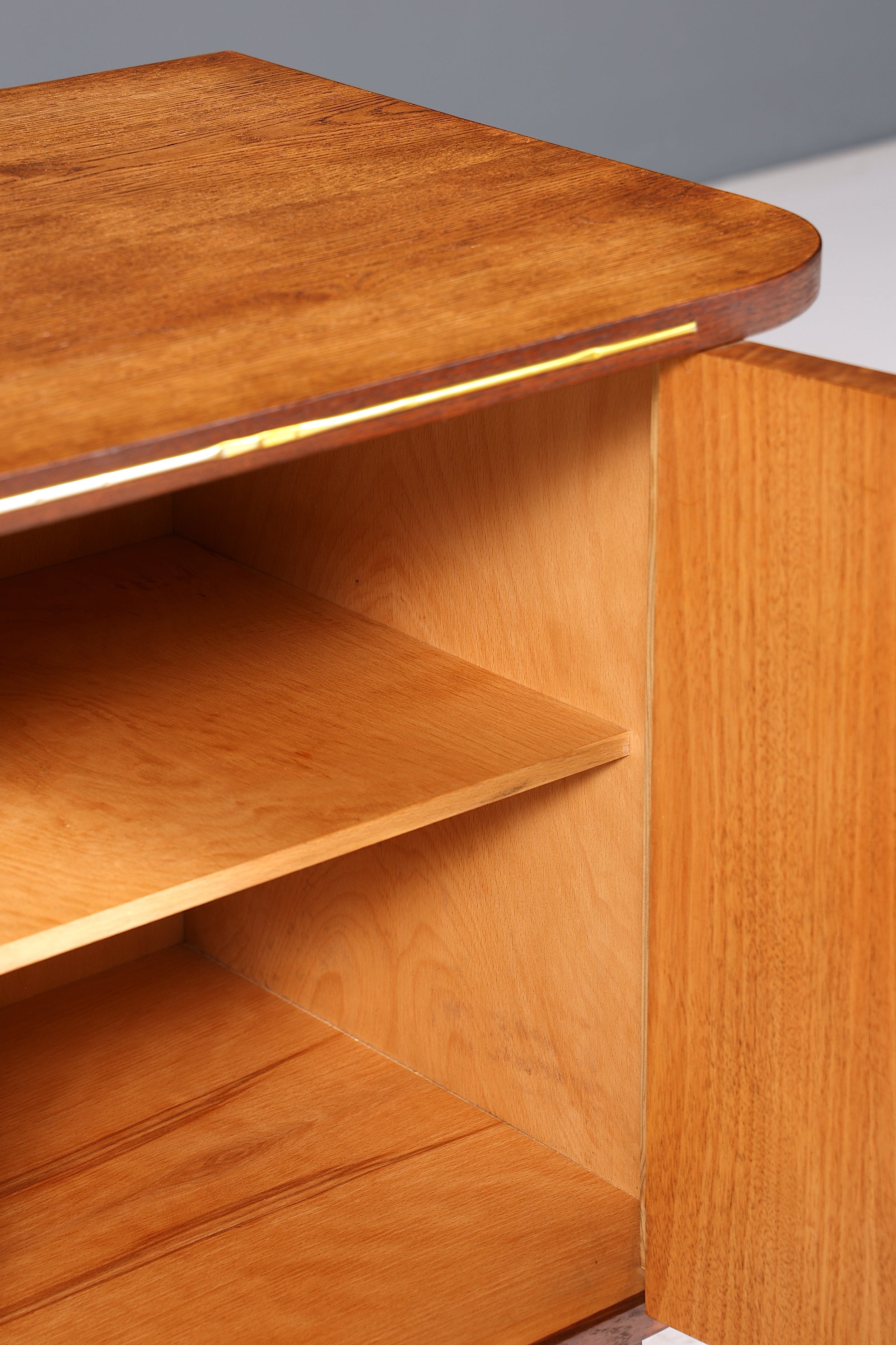 Schlichter Mid Century Schrank Vintage Retro Kommode TV Schrank Flurkommode