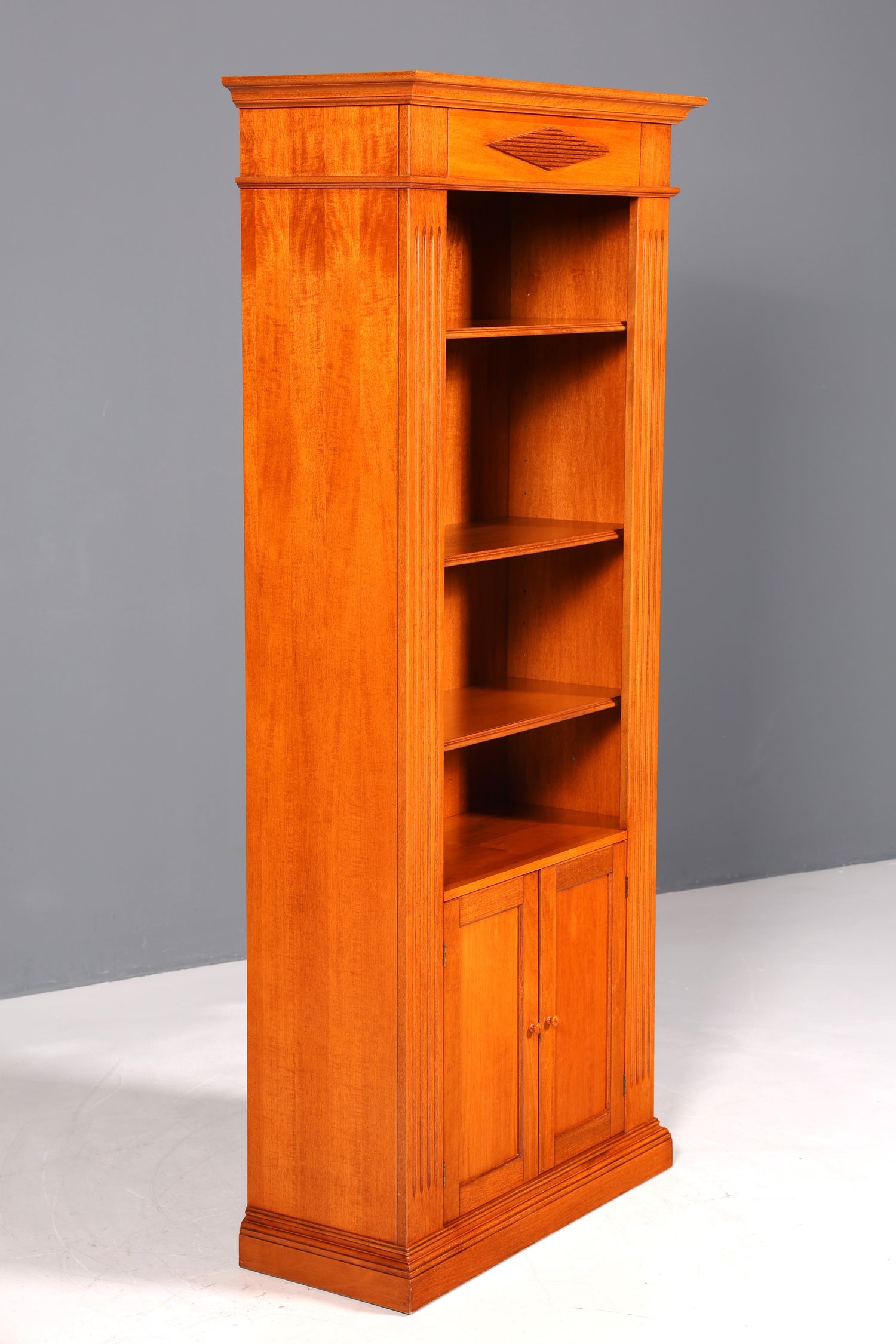 Wunderschönes Regal im englischen Stil Bücherregal Englisch Kirschholz Schrank Buchablage Antik 60s