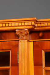 Traumhafte Englische Vitrine Bücherschrank Buffet Antik Stil Englisch Eibe Glasvitrine Bibliothek