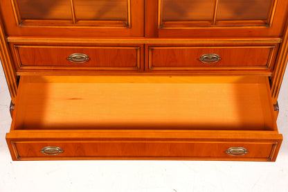 Wunderschöne Englische Vitrine Eibe Bücherschrank Buffet Antik Stil Glasvitrine