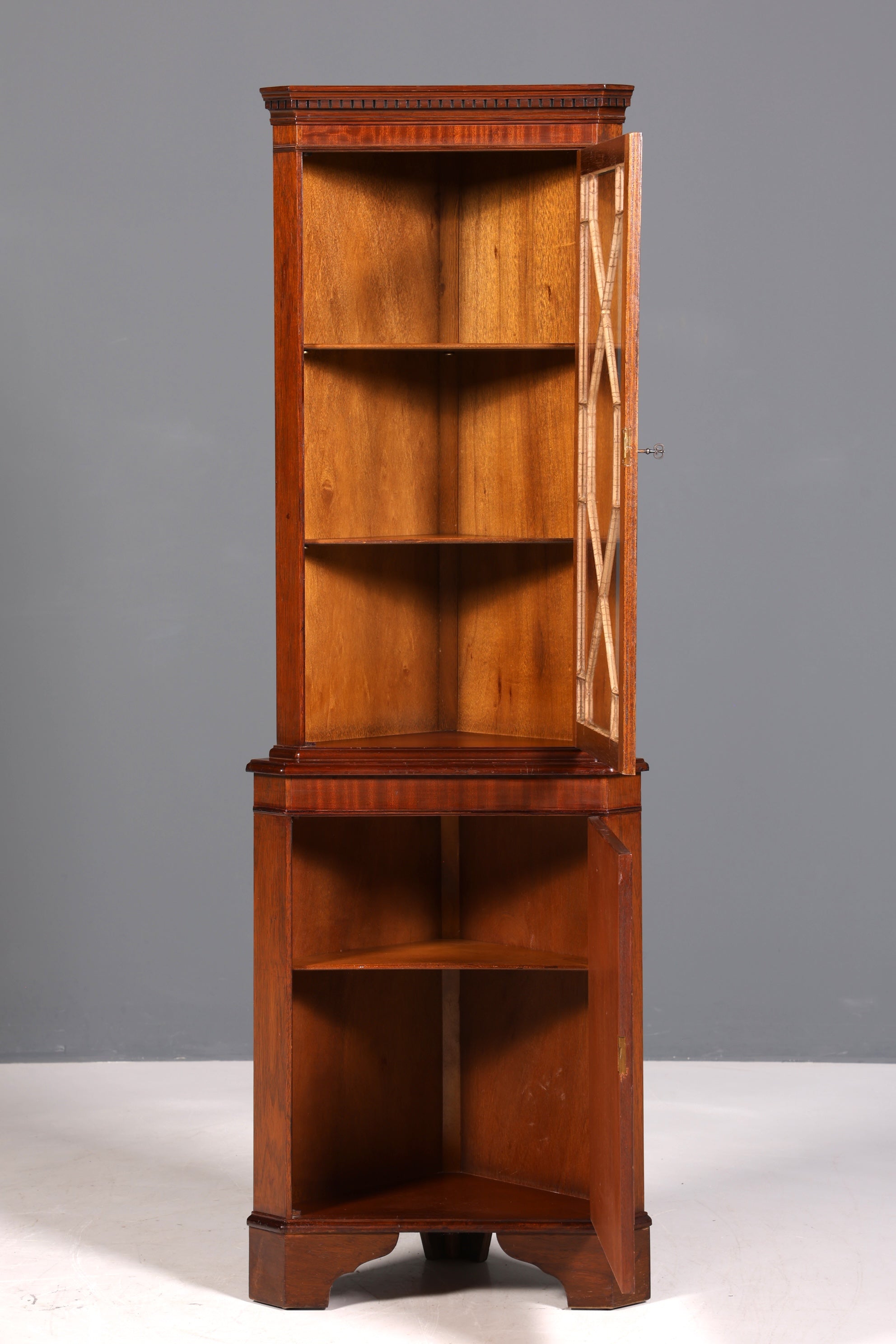 Wunderschöne Englische Eckvitrine Mahagoni Antik 60s echt Holz Schrank Eckschrank Glasvitrine