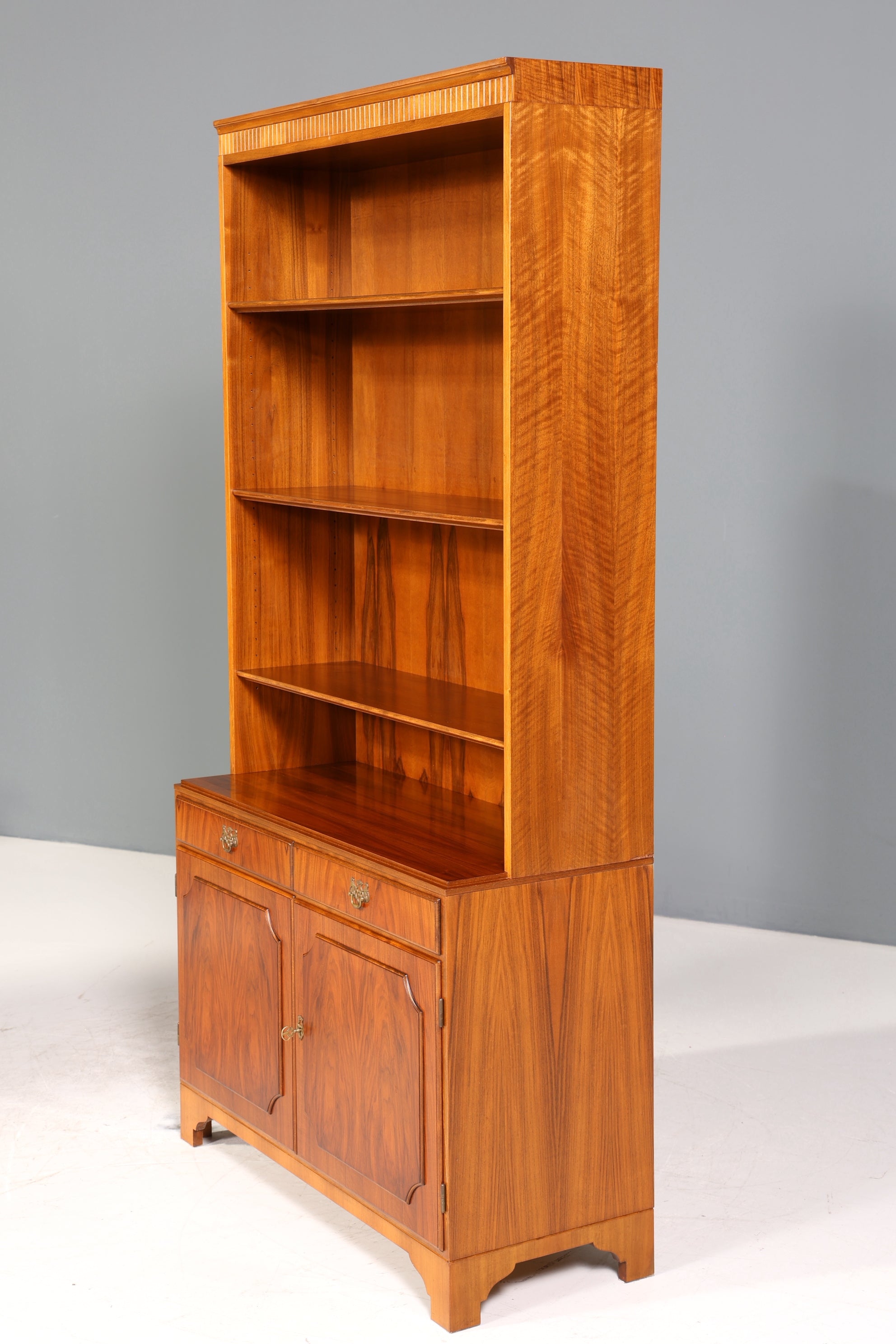Wunderschönes Regal im englischen Stil Bücherschrank UK Bücherregal Schrank 60s Jahre 1 von 2