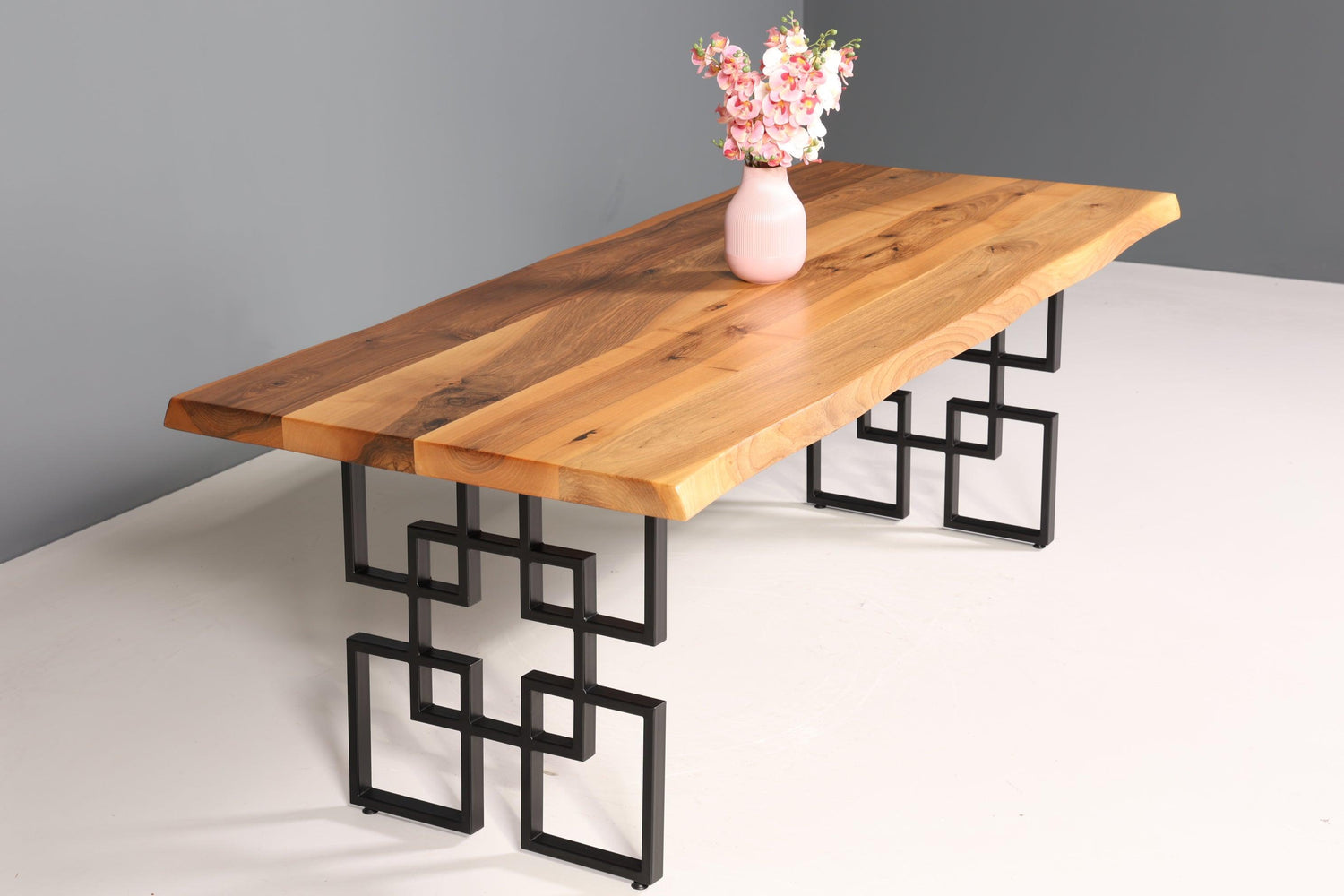 Wunderschöner Nussbaum Tisch 220cm-95cm Esszimmer Tisch Baumkanten Platte massiv Holz Küchentisch