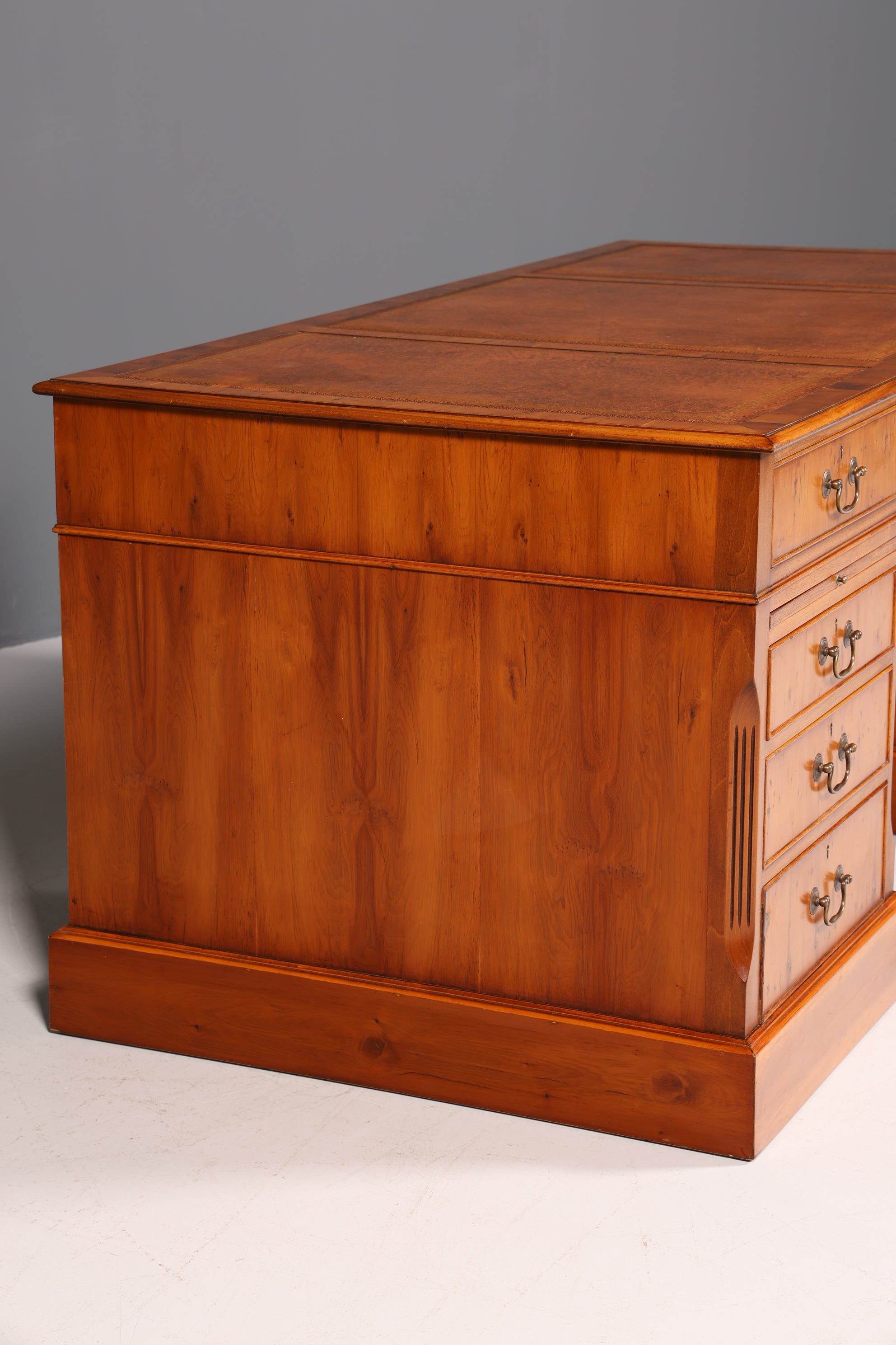 Traumhafter Englischer Schreibtisch Englisch Eibe Desk Leder Auflage Antik Stil Bürotisch Office Desk