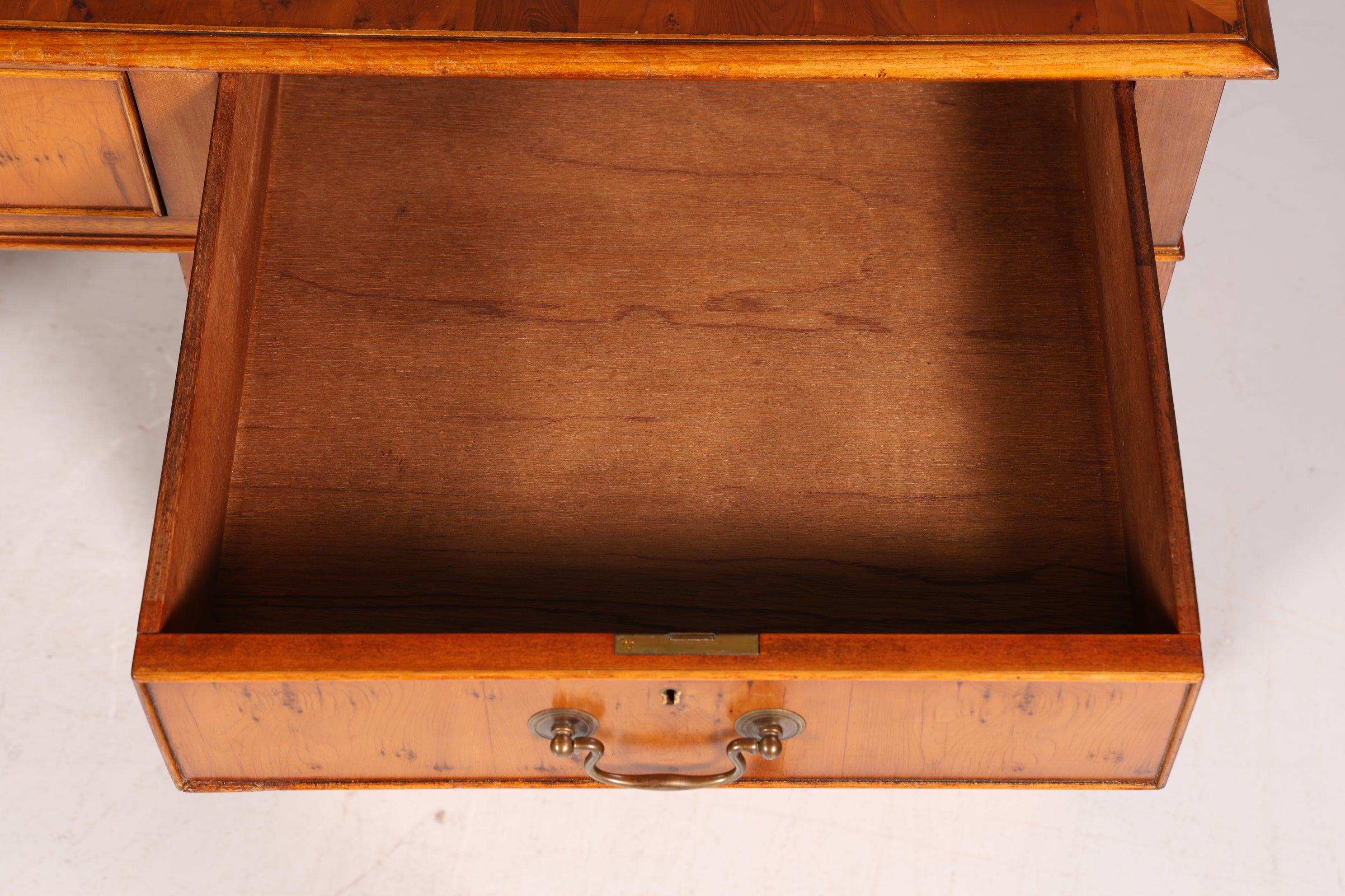 Traumhafter Englischer Schreibtisch Englisch Eibe Desk Leder Auflage Antik Stil Bürotisch Office Desk