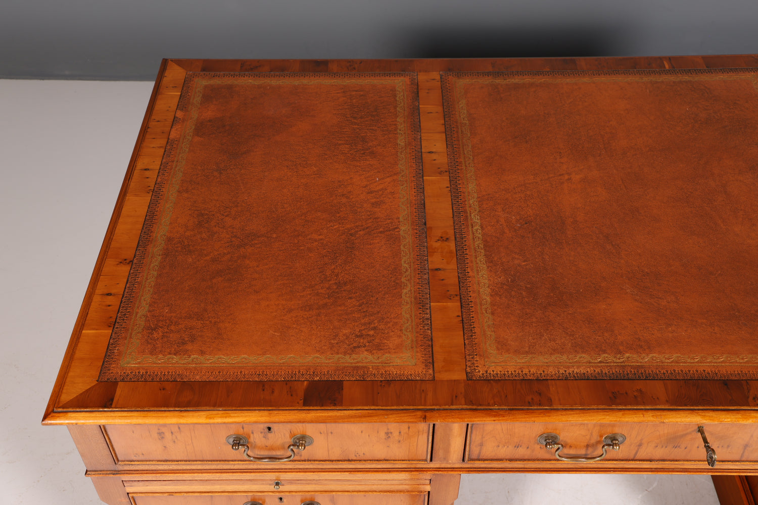 Traumhafter Englischer Schreibtisch Englisch Eibe Desk Leder Auflage Antik Stil Bürotisch Office Desk