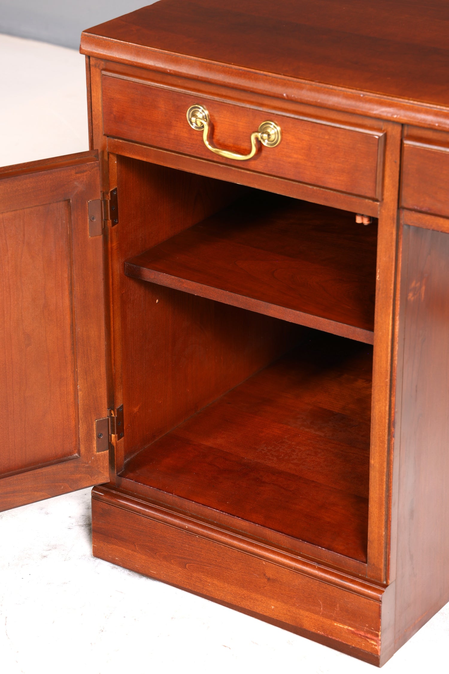 Wunderschöner Original Drexel Heritage Schreibtisch Antik Stil Bürotisch Office Table USA 1 von 2