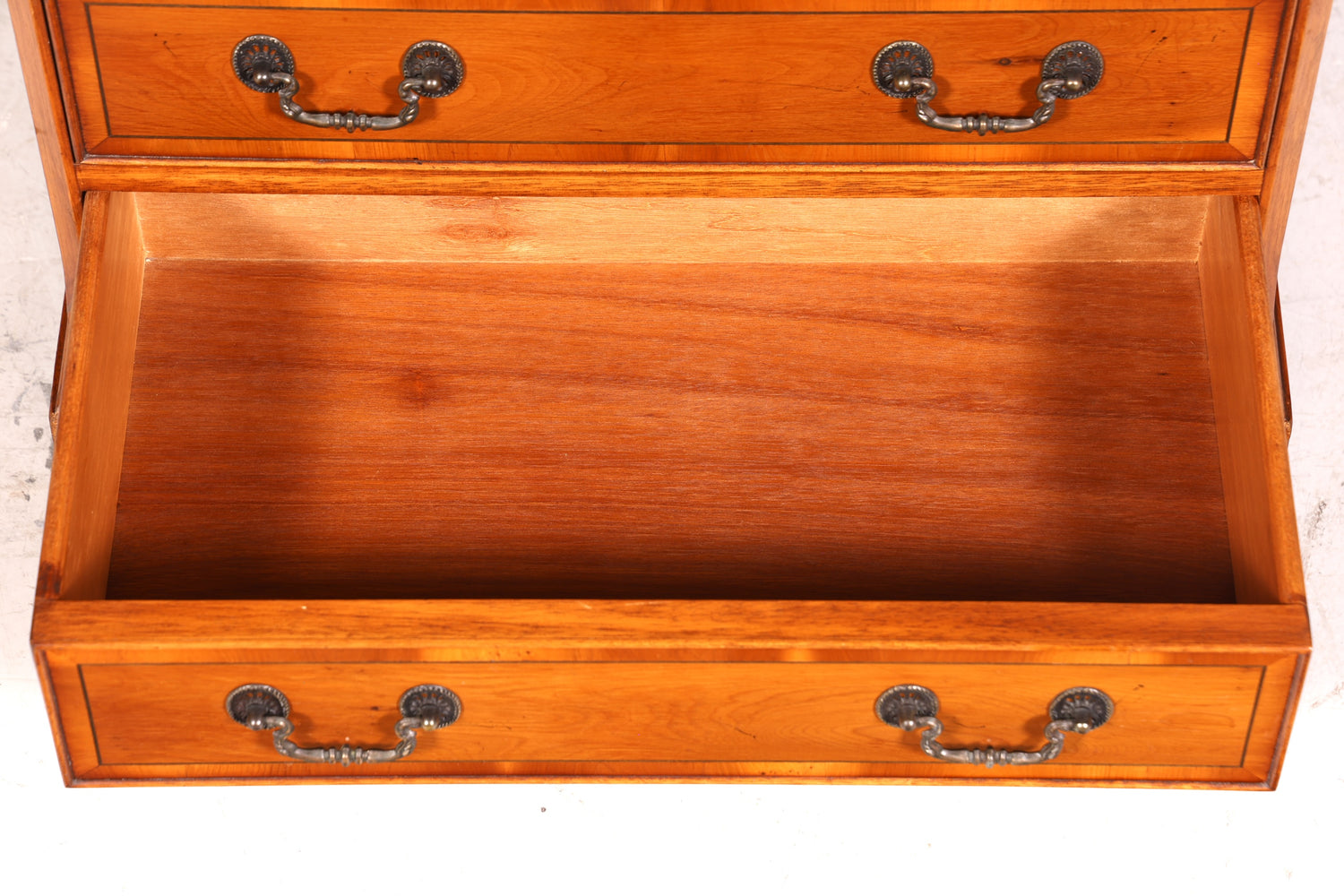 Traumhafte Englische Eibe Kommode echt Holz Schubladenkommode Antik 60er Jahre