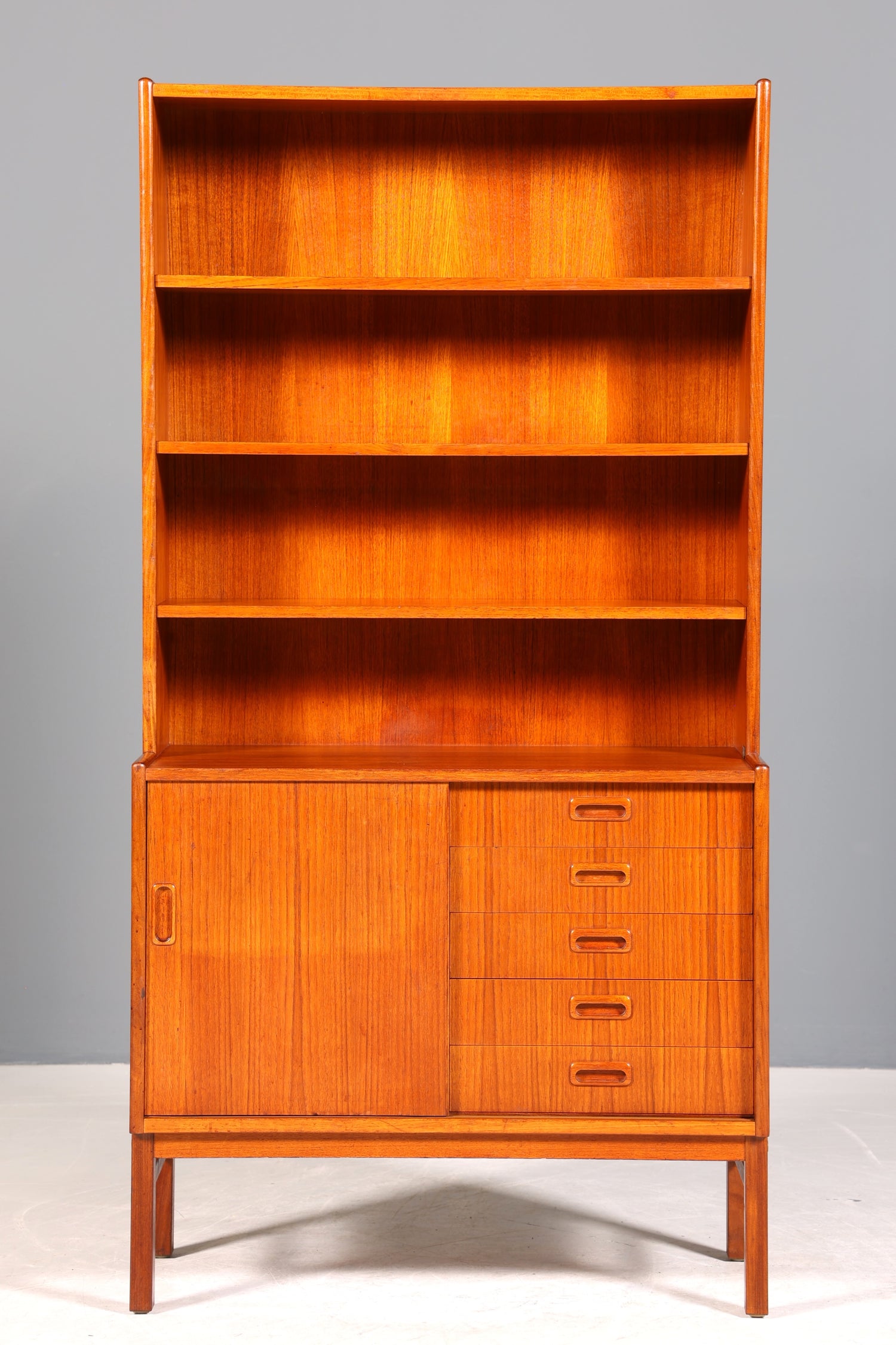 Traumhaftes Mid Century Regal Vintage Teak Holz Schrank Bücherregal Kommode