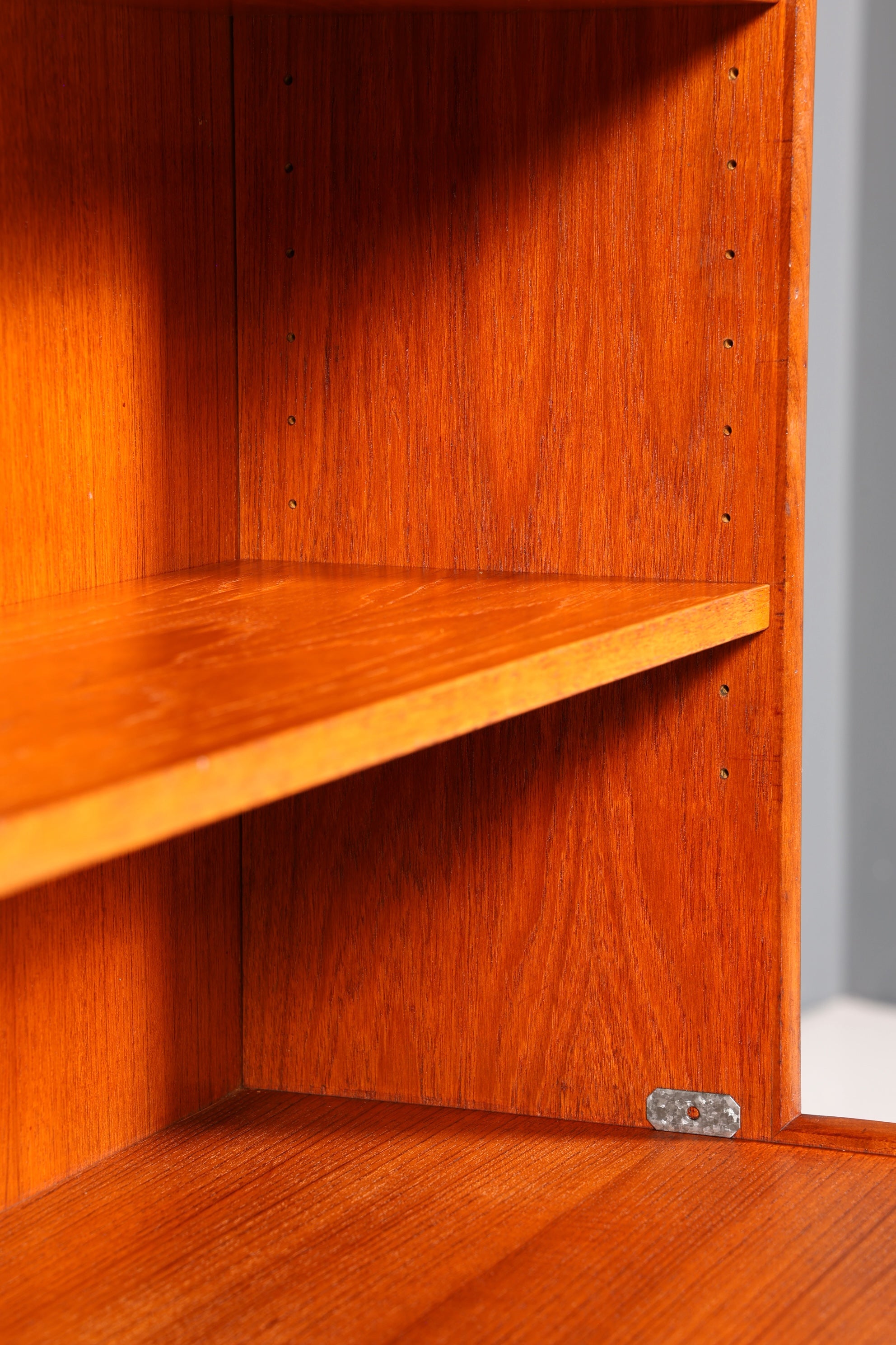 Traumhaftes Mid Century Regal Vintage Teak Holz Schrank Bücherregal Kommode