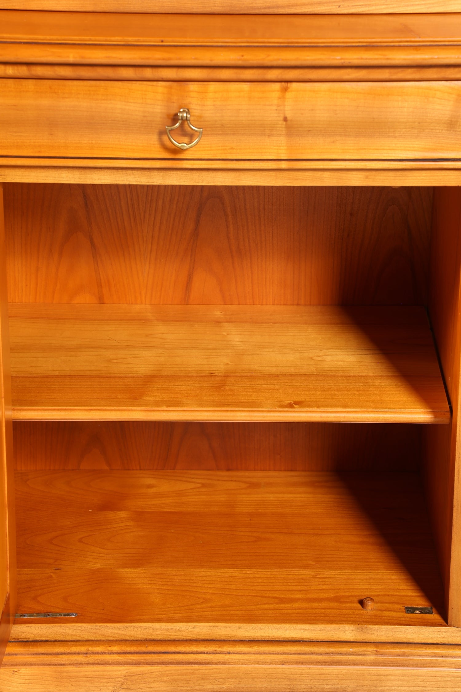 Stilvoller Französischer Vtirinenschrank Grange Stil Antik Stil Vitrine Kirschbaum Bücherschrank 60s Anrichte Landhaus