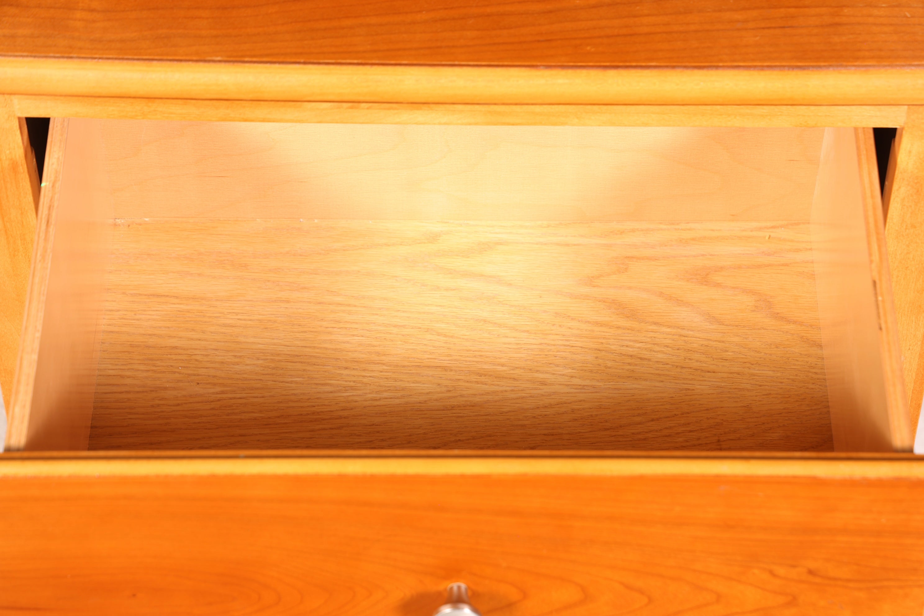 Wunderschöne Kommode der Marke Drexel Heritage Antik Stil Nachttisch USA Schlafzimmer Kommode 2 von 3