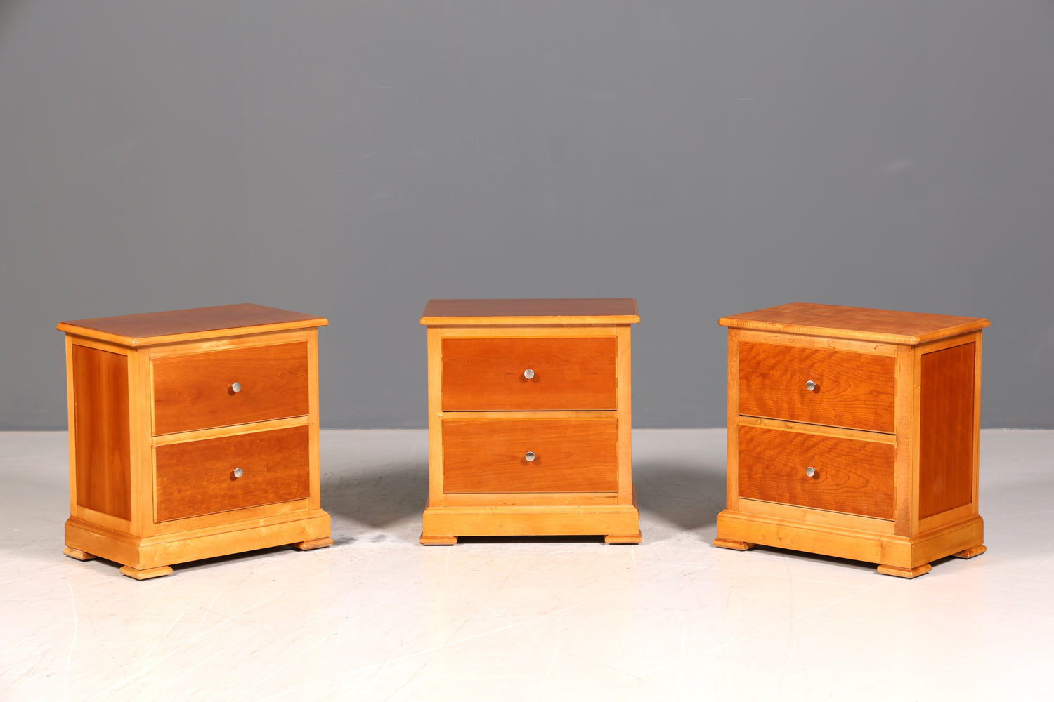 Wunderschöne Kommode der Marke Drexel Heritage Antik Stil Nachttisch USA Schlafzimmer Kommode 1 von 3