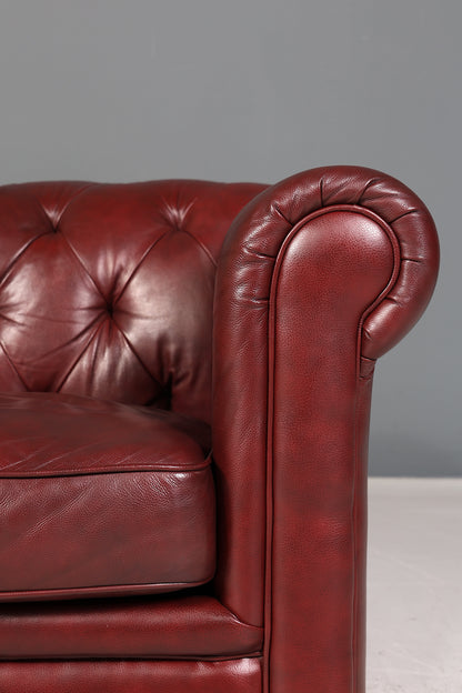 Wunderschönes Original Chesterfield Sofa 2,5-Sitzer Couch Oxblood England Polstersofa