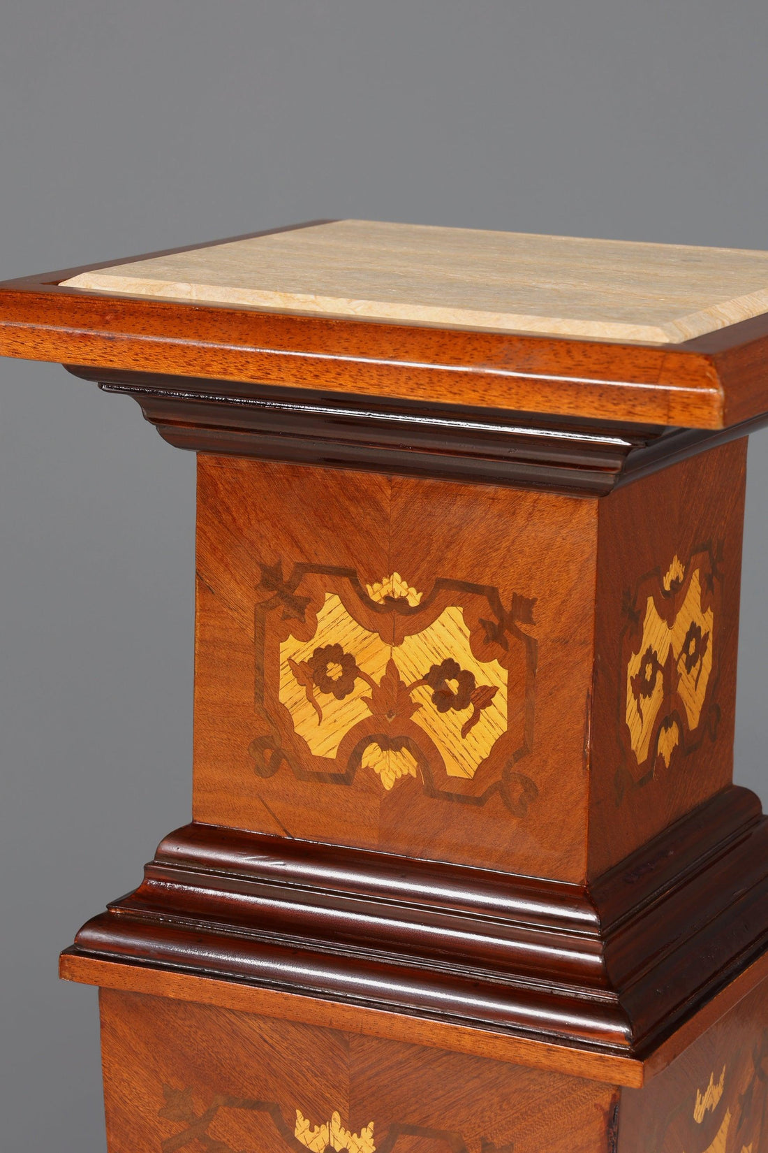 Traumhafte Barock Stil Säule Louis XV Blumensäule Naturstein Marmor Ablage Tisch