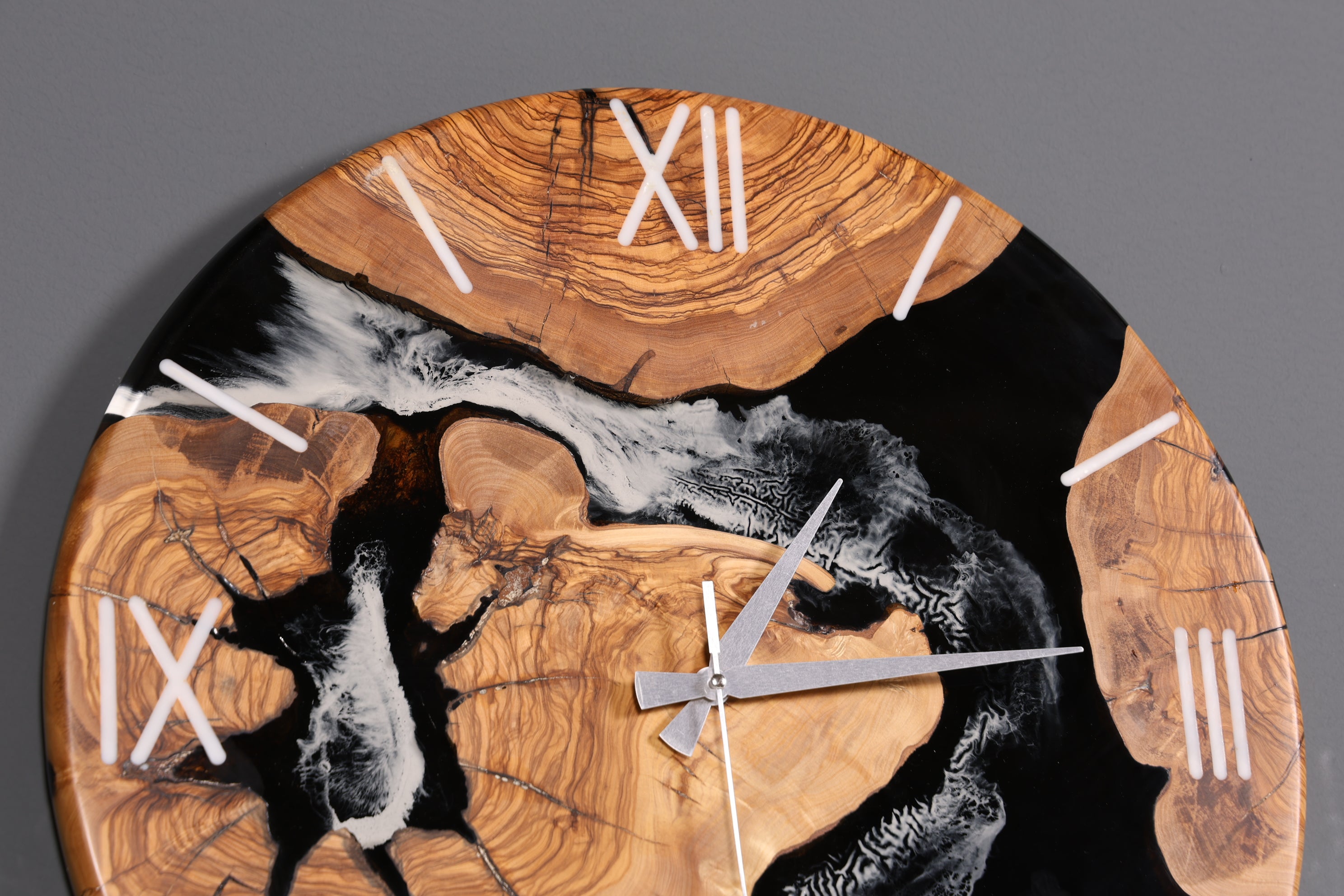 Beeindruckende Handgefertigte XXL Epoxidharz Uhr Olivenbaum Wanduhr Epoxy Analog Uhr