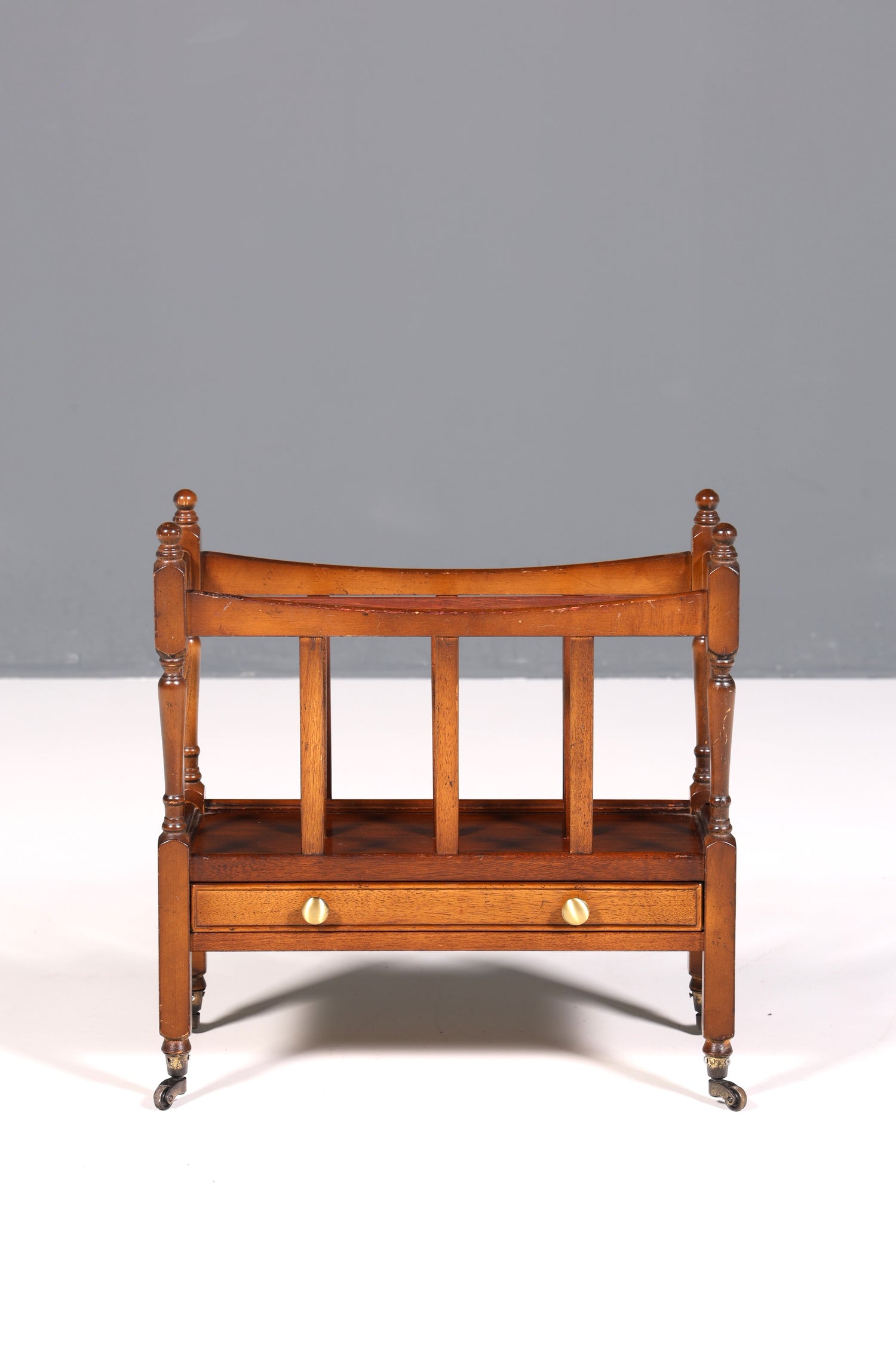 Wunderschöner Englischer Zeitungsständer Magazin Rack Antik 60s Ablage Buchablage